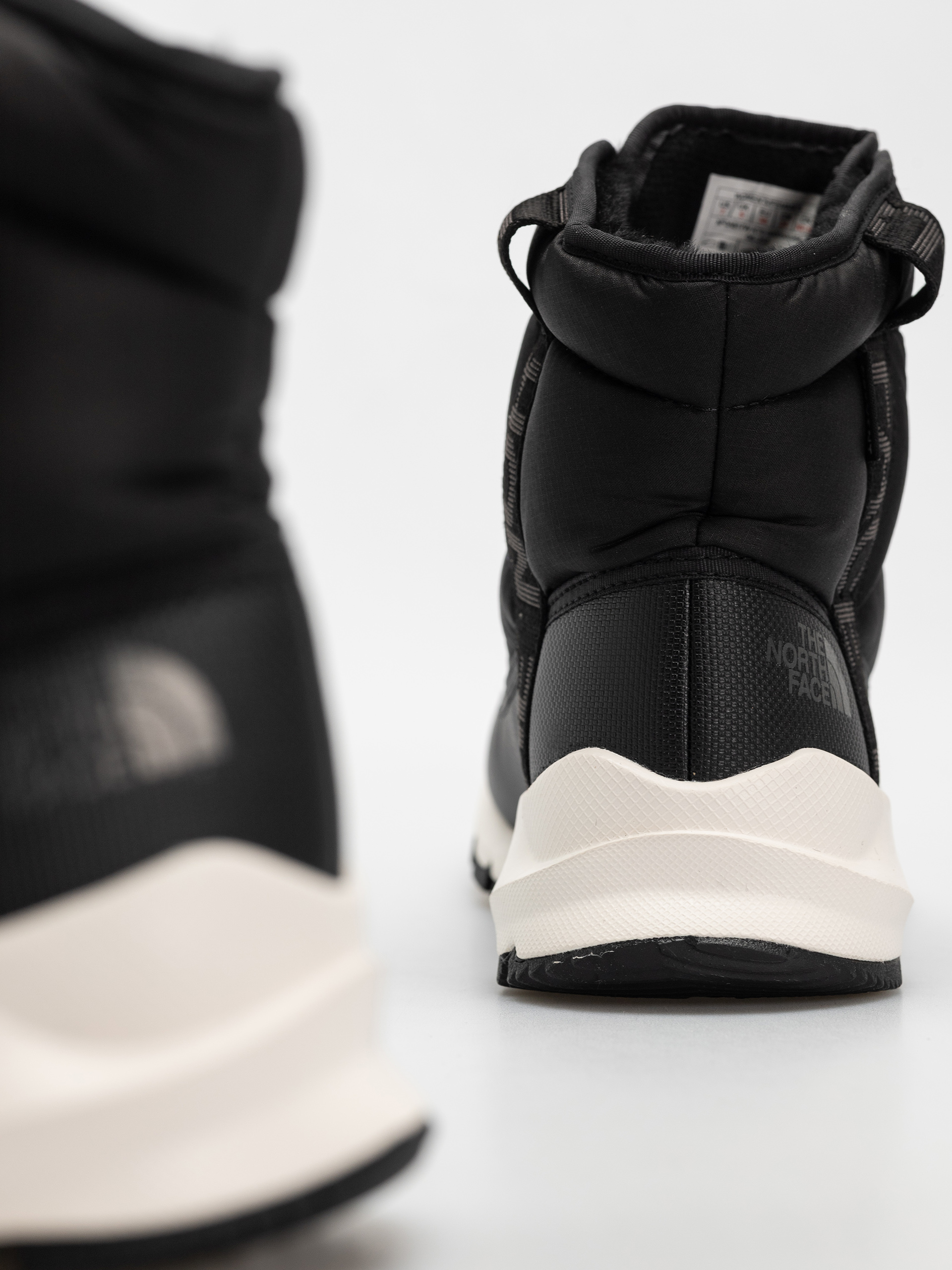 Cipők The North Face Thermoball Lace Up Luxe Wp Wmn (tnf black/asphalt grey)