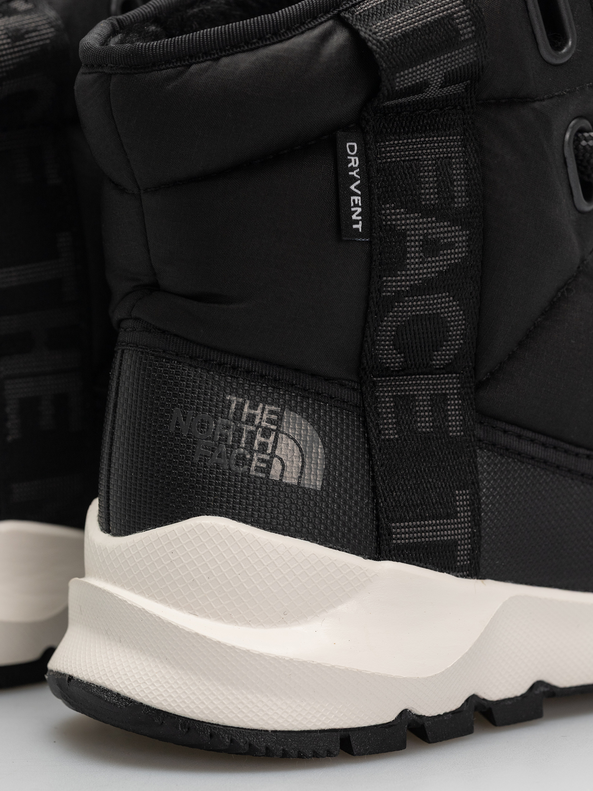 Cipők The North Face Thermoball Lace Up Luxe Wp Wmn (tnf black/asphalt grey)