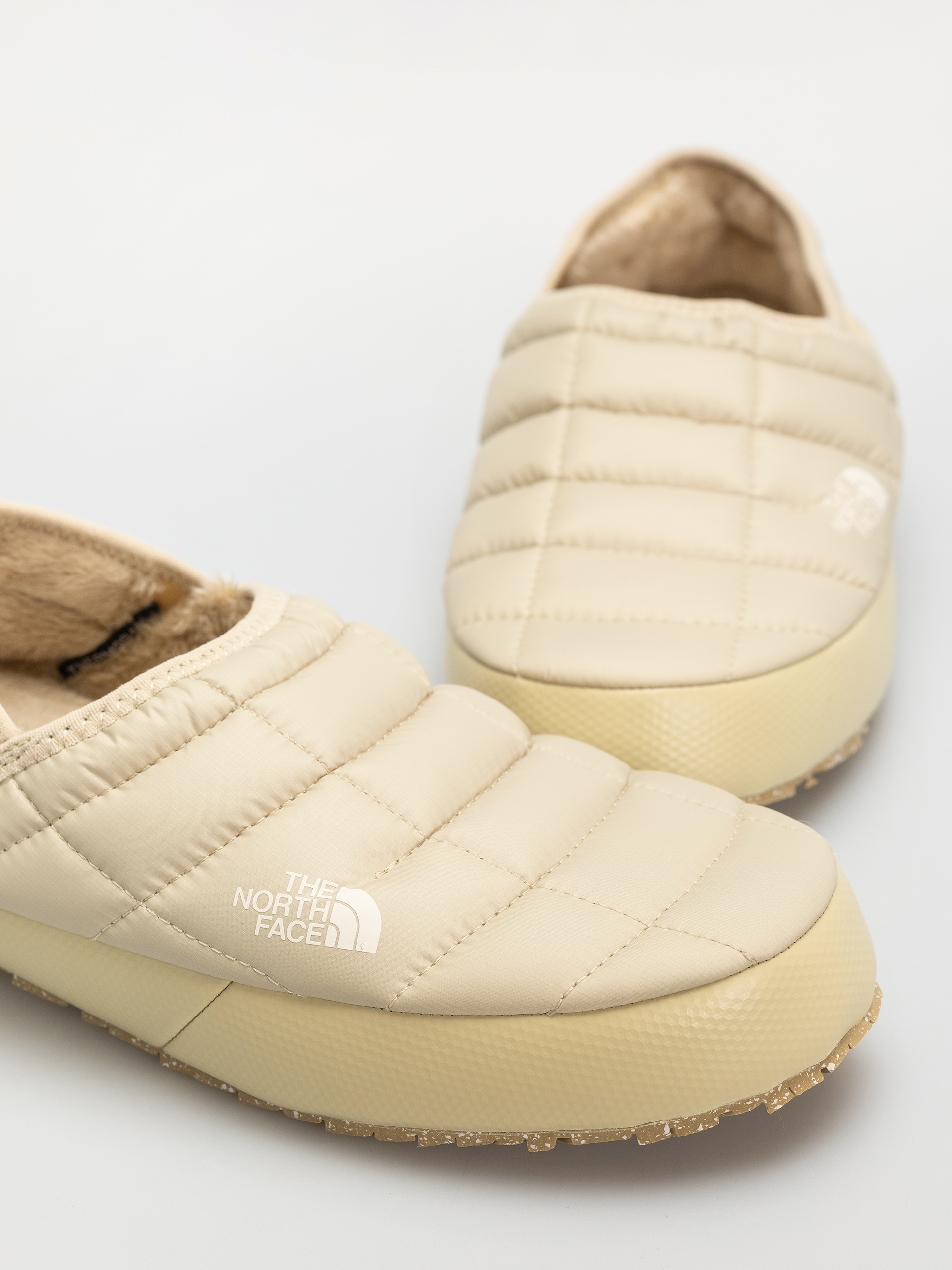 Cipők The North Face Thermoball Traction Mule V Wmn (gravel/white dune)