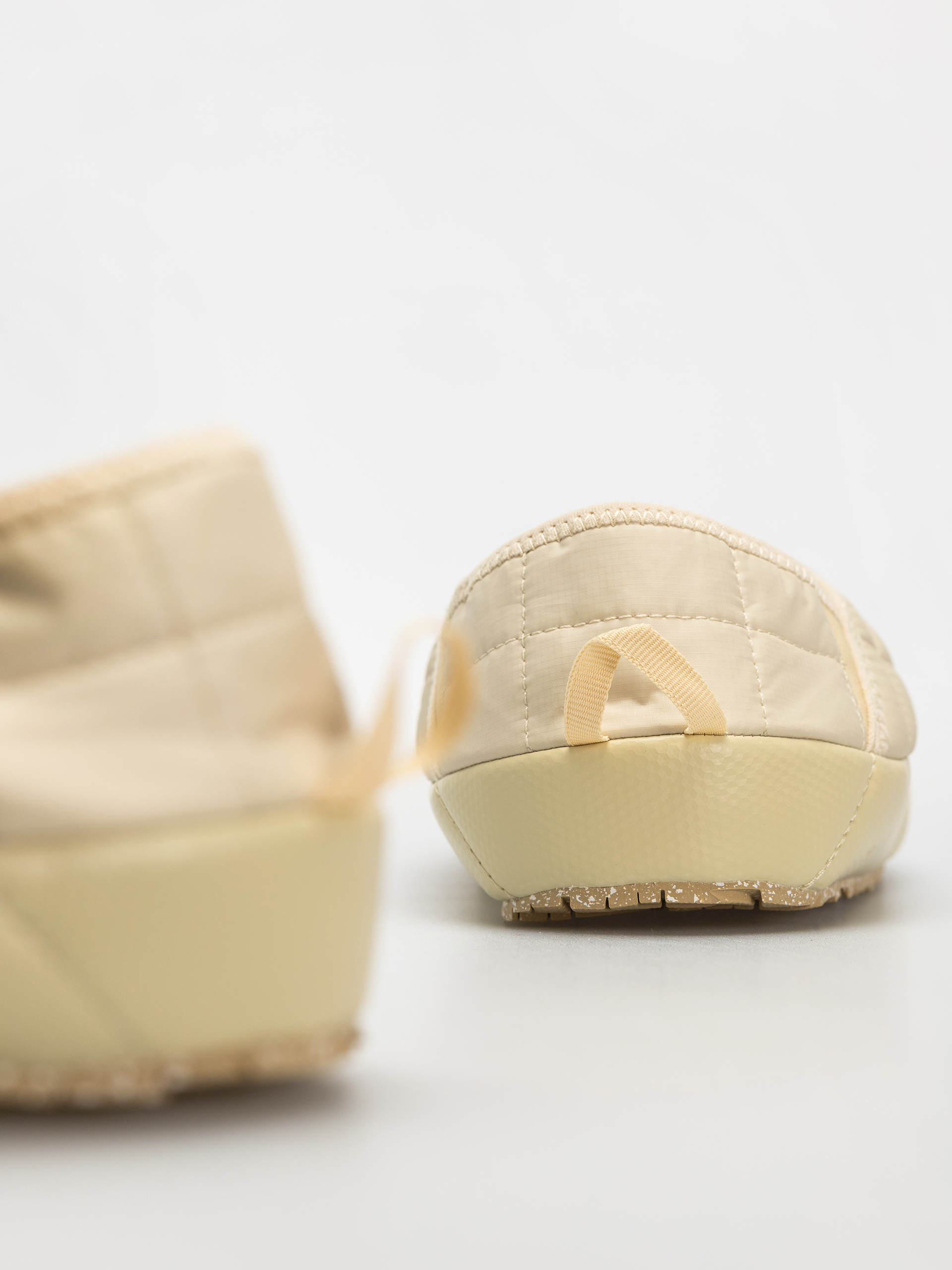 Cipők The North Face Thermoball Traction Mule V Wmn (gravel/white dune)