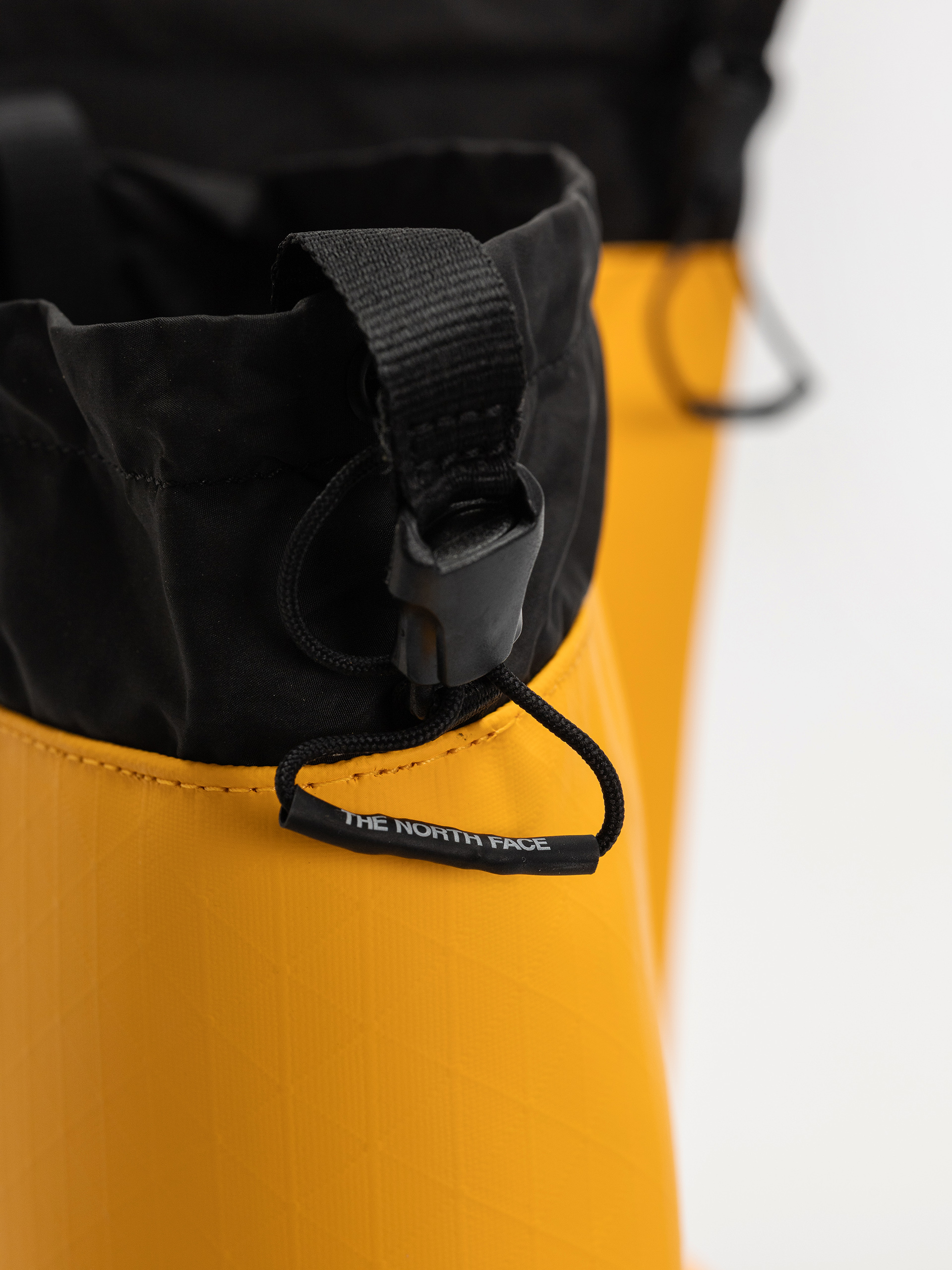 The North Face Base Camp 200 Wp Cipők (summit gold/tnf black)