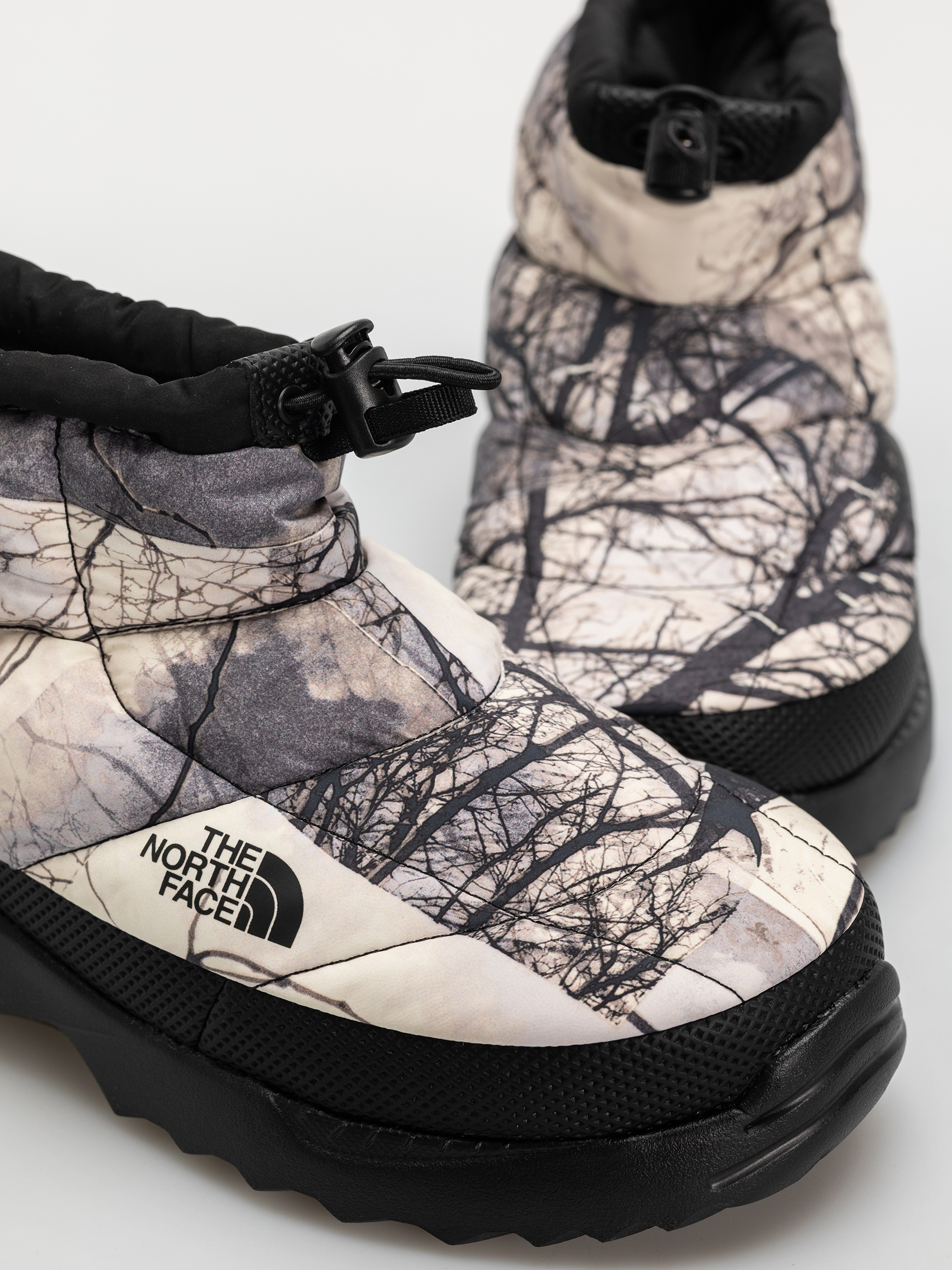 The North Face Nuptse Traction Chukka Cipők (image lift camo white d)