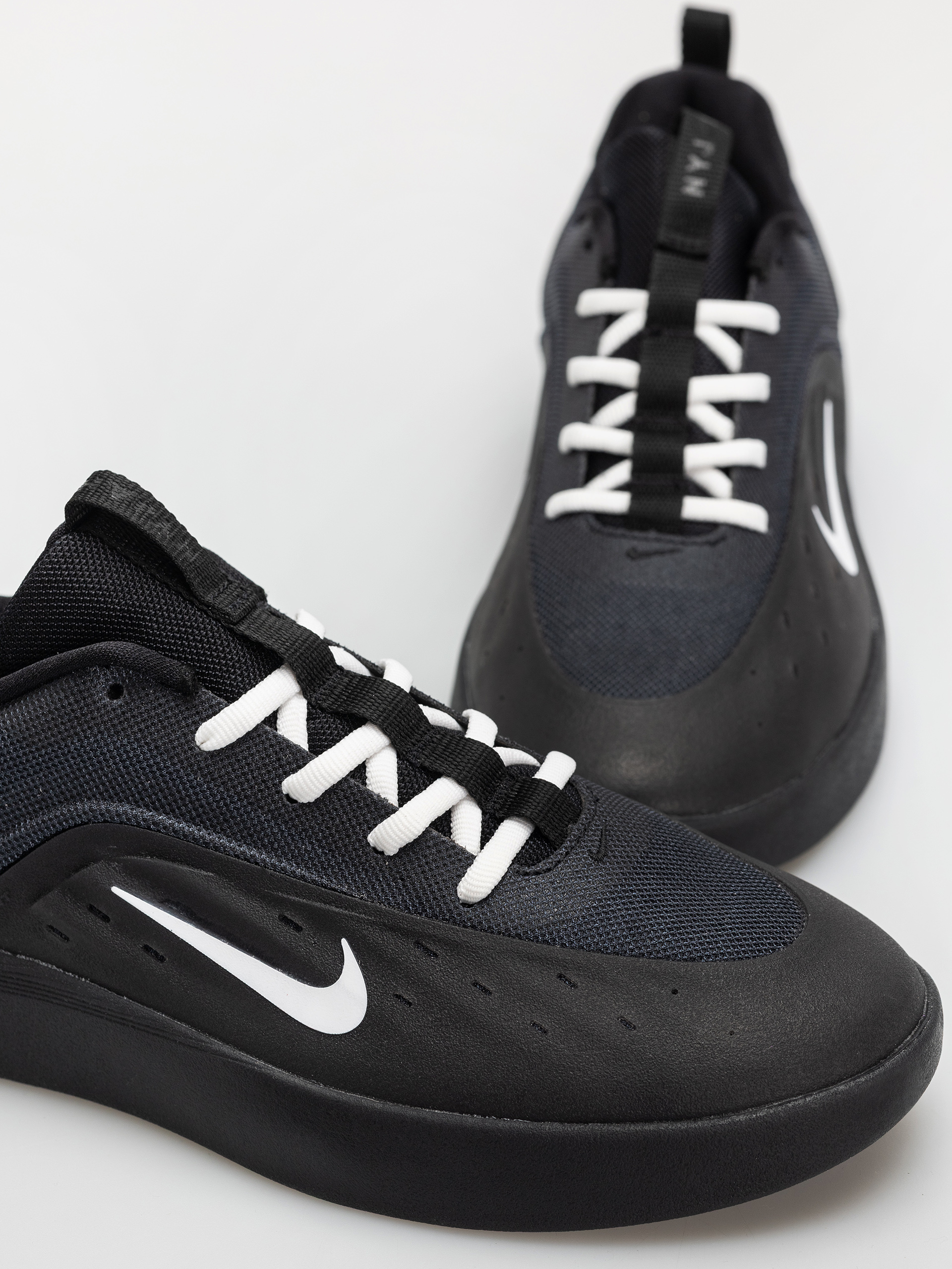 Cipők Nike SB Zoom Nyjah 4 (black/white black white)