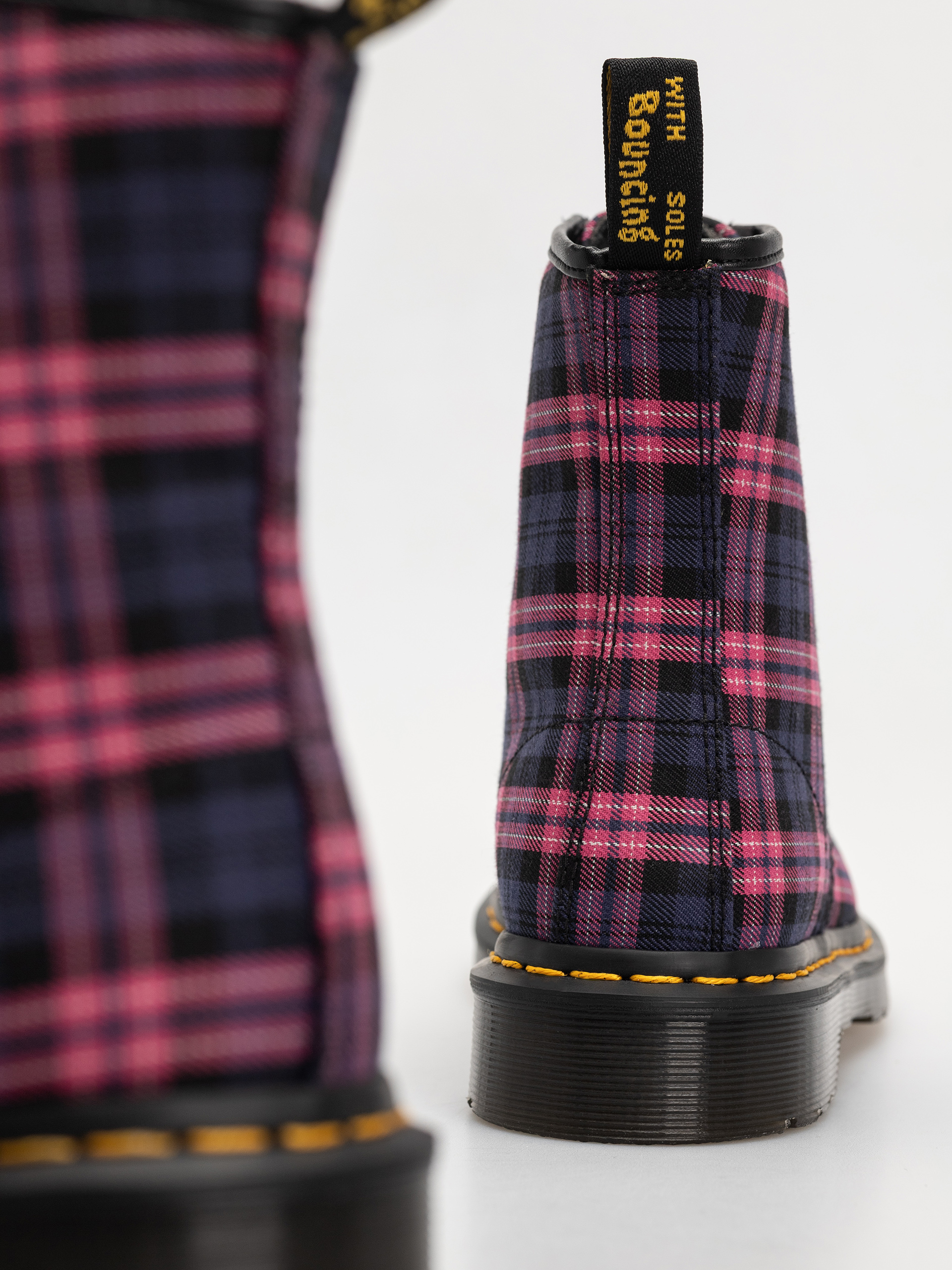 Dr. Martens 1460 Wmn Cipők (pink multi tartan)