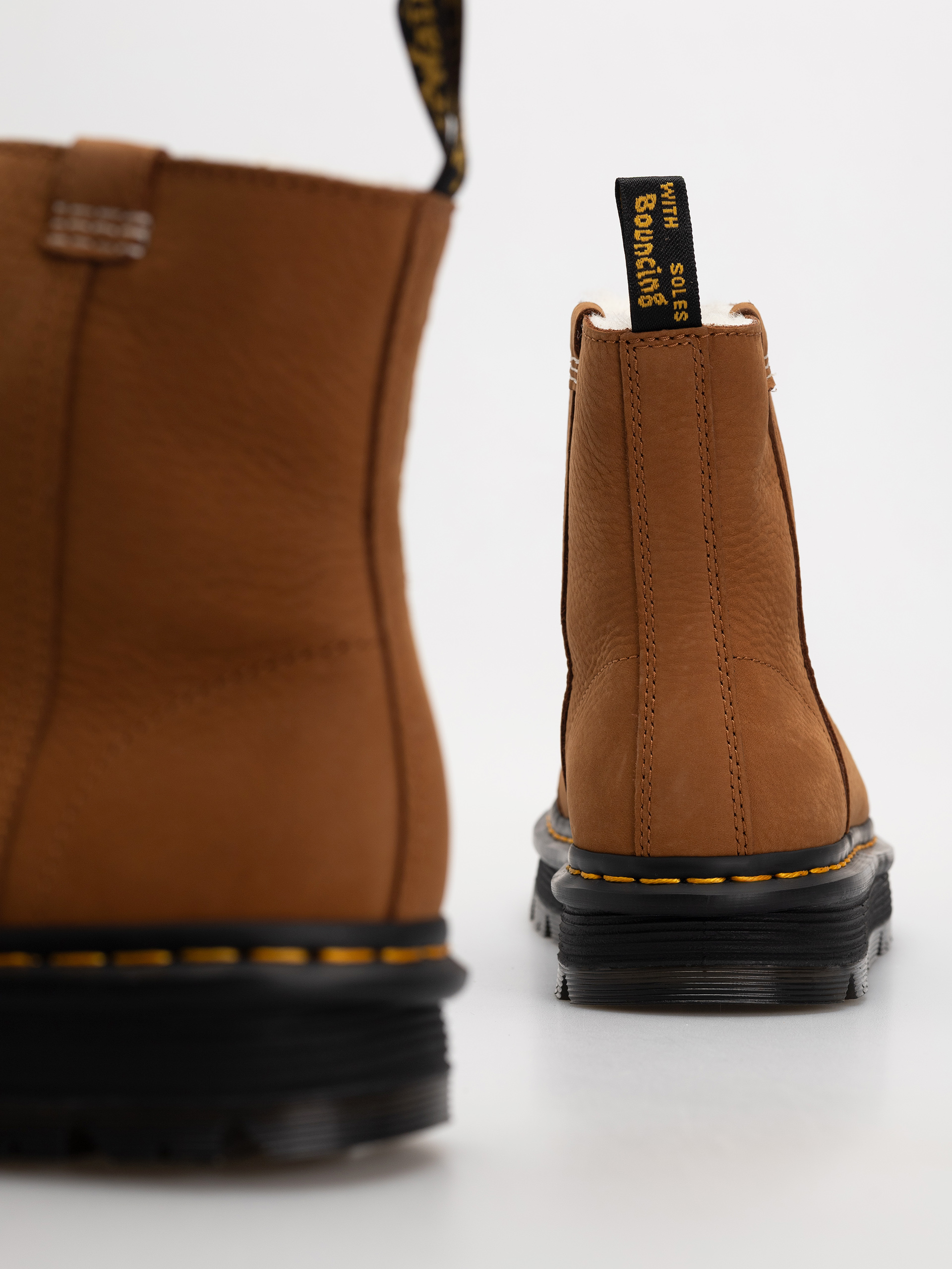 Dr. Martens ZebZag Rigger WL Rigger Wmn Cipők (desert brown milled nubuck wp)