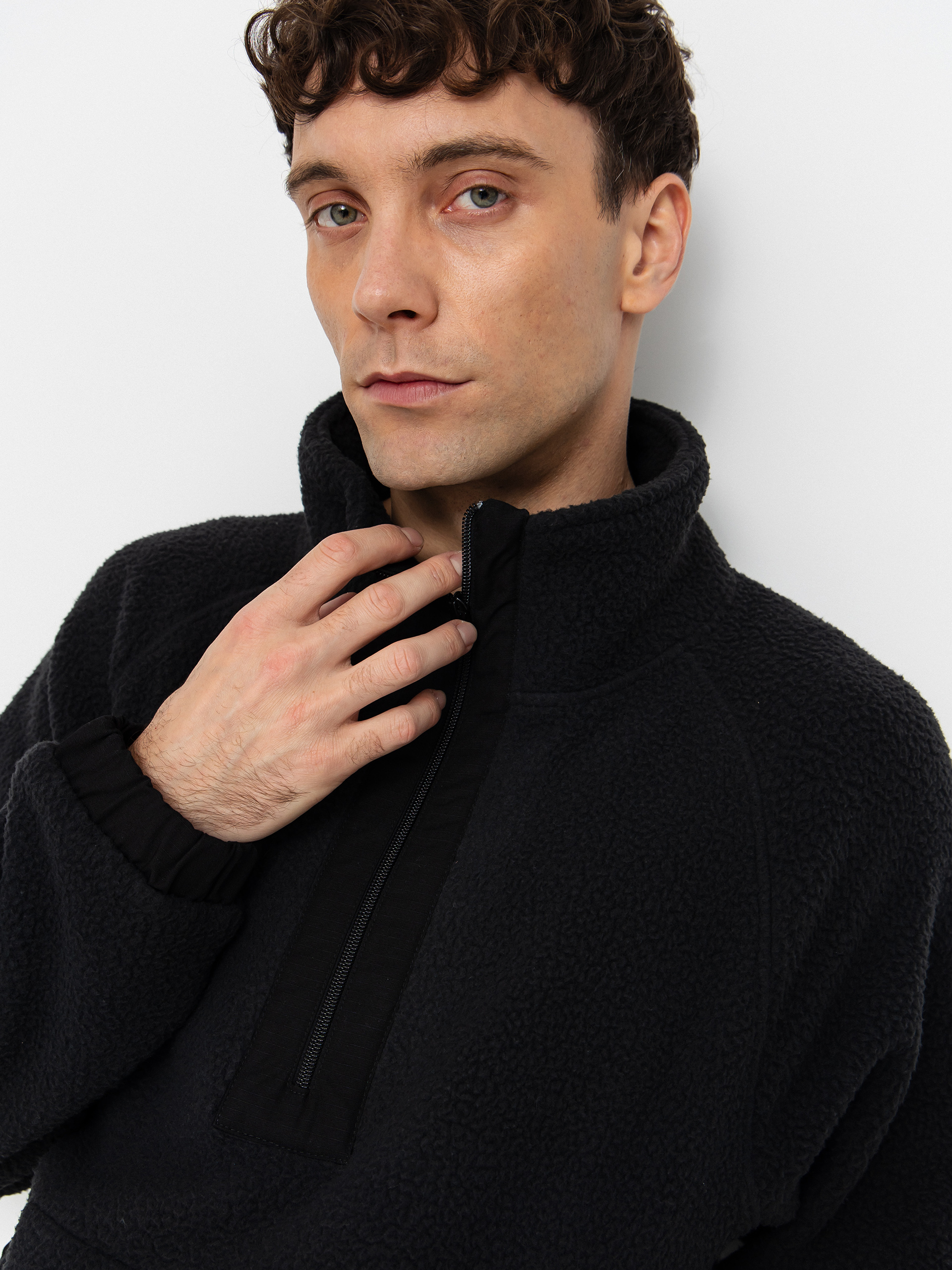 Pulóver Jones Snowboards Campfire Rec Sherpa (stealth black)