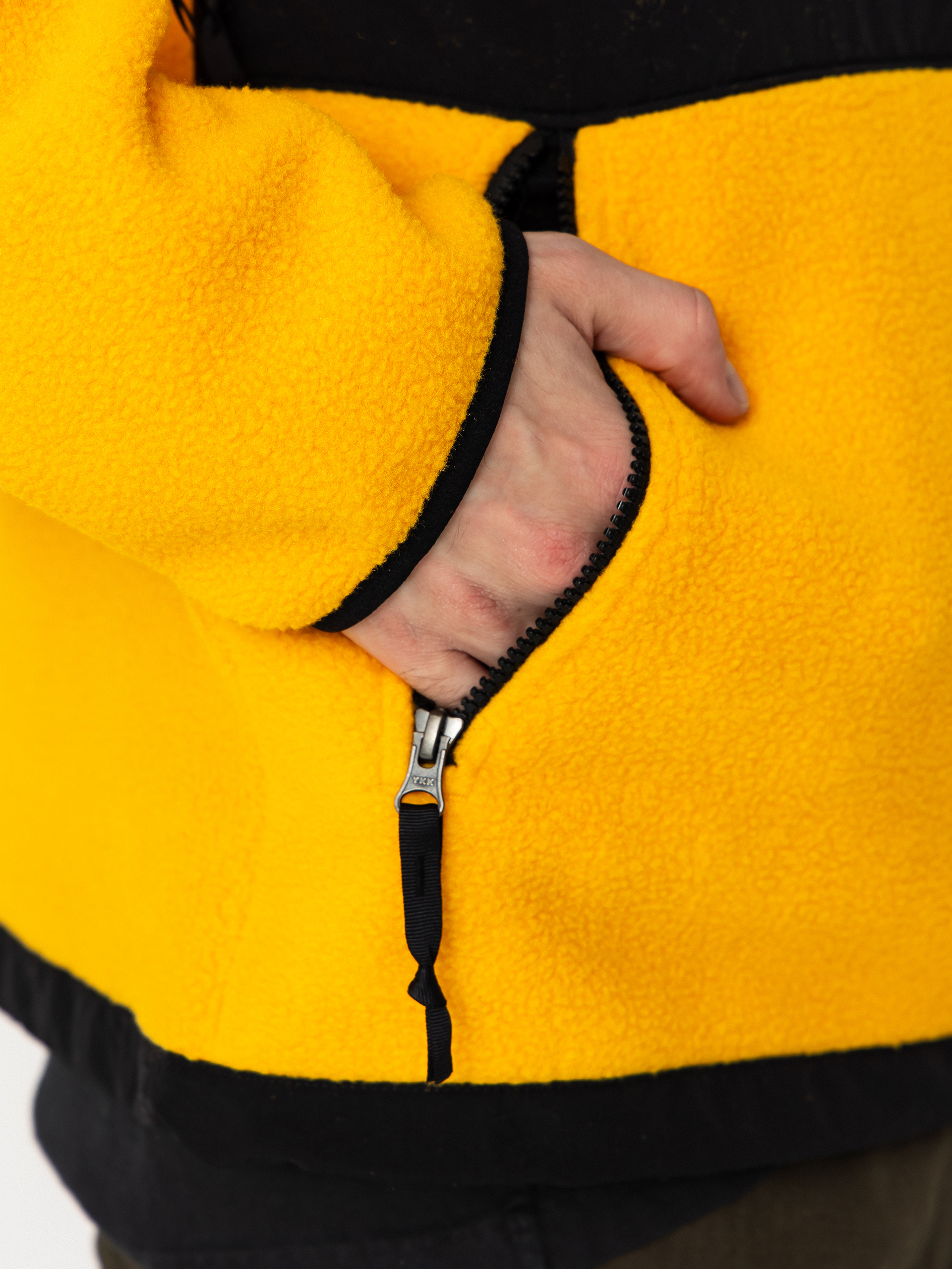 Dzseki The North Face Retro Denali (summit gold/tnf black)