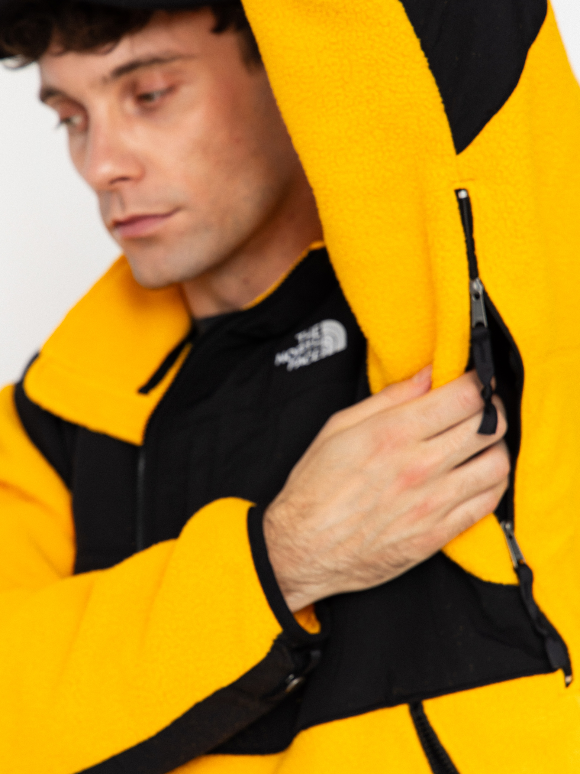 Dzseki The North Face Retro Denali (summit gold/tnf black)