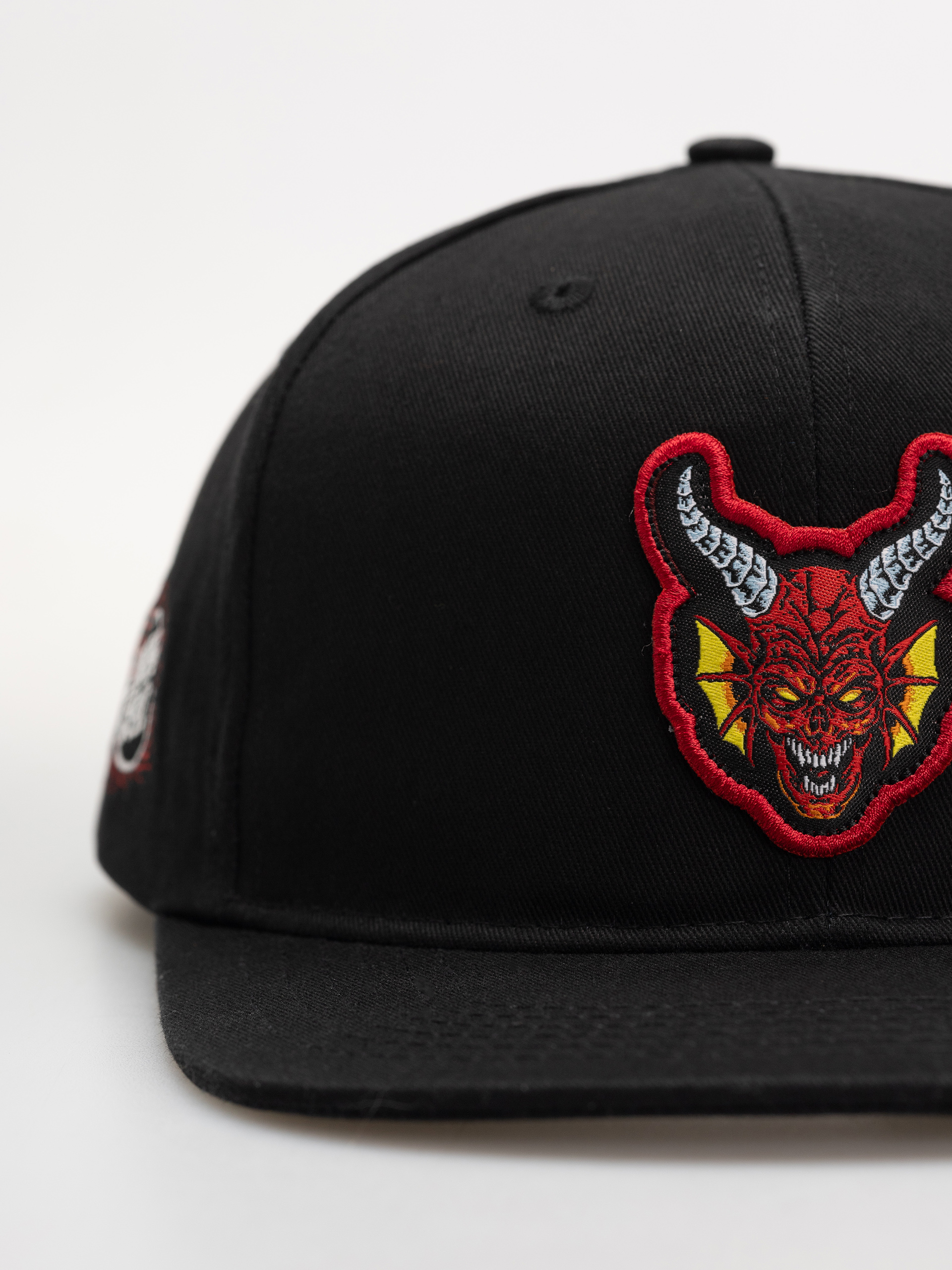 Santa Cruz X Stranger Things Hellfire Club Snapback Structured Hat Baseball sapka (black)