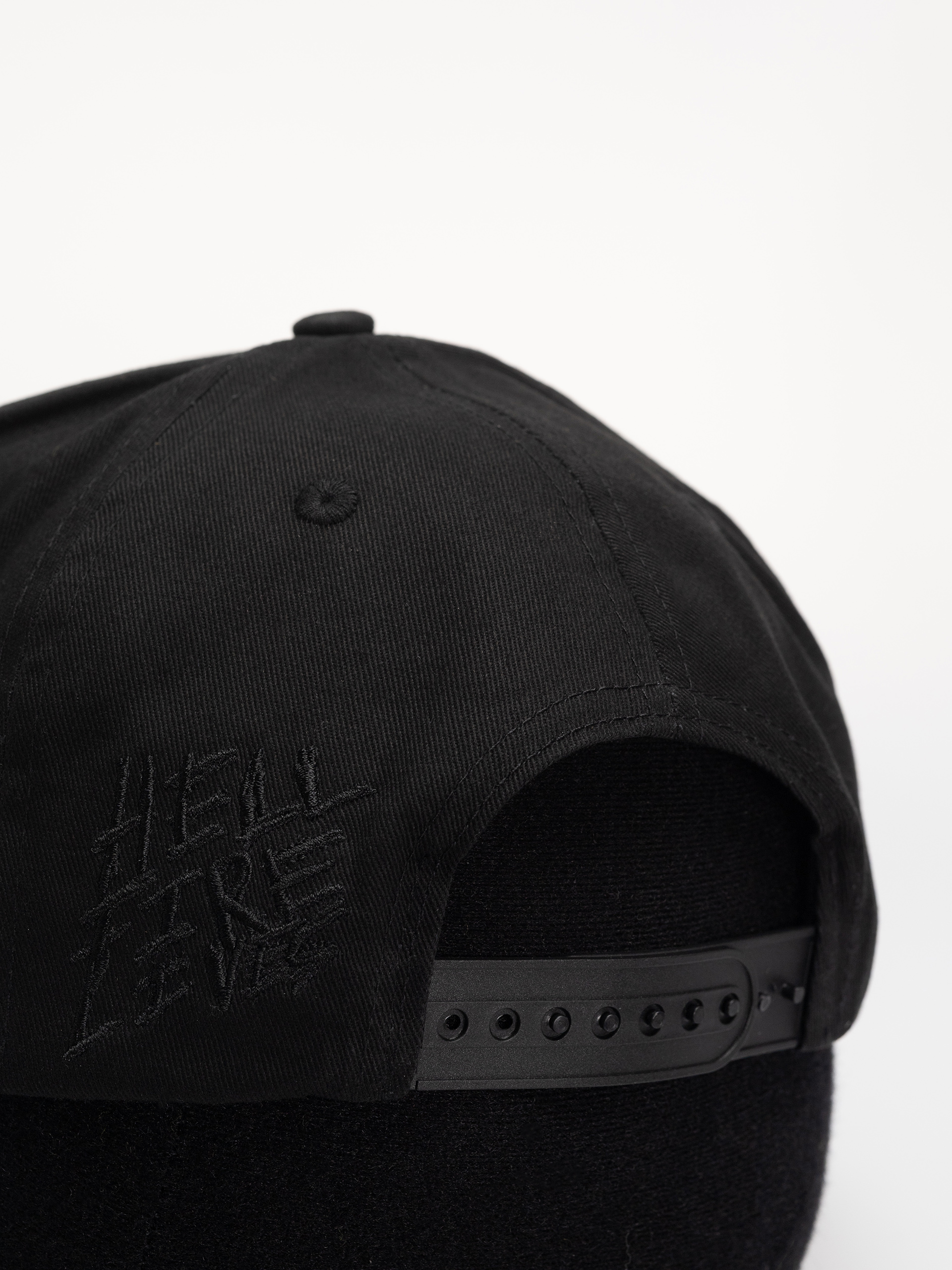 Santa Cruz X Stranger Things Hellfire Club Snapback Structured Hat Baseball sapka (black)