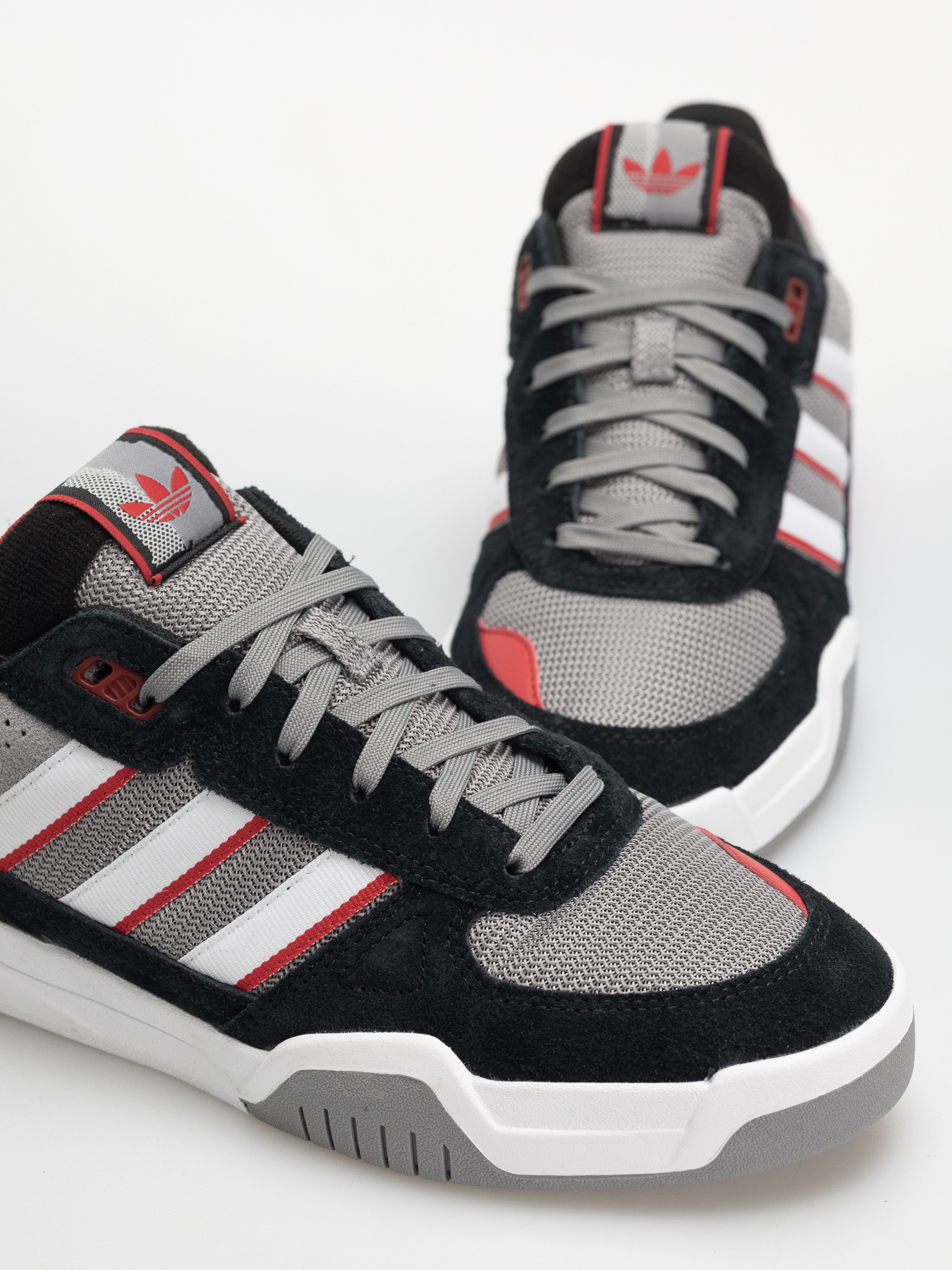 adidas Tekkira Cup Cipők (cblack/ftwwht/betsca)