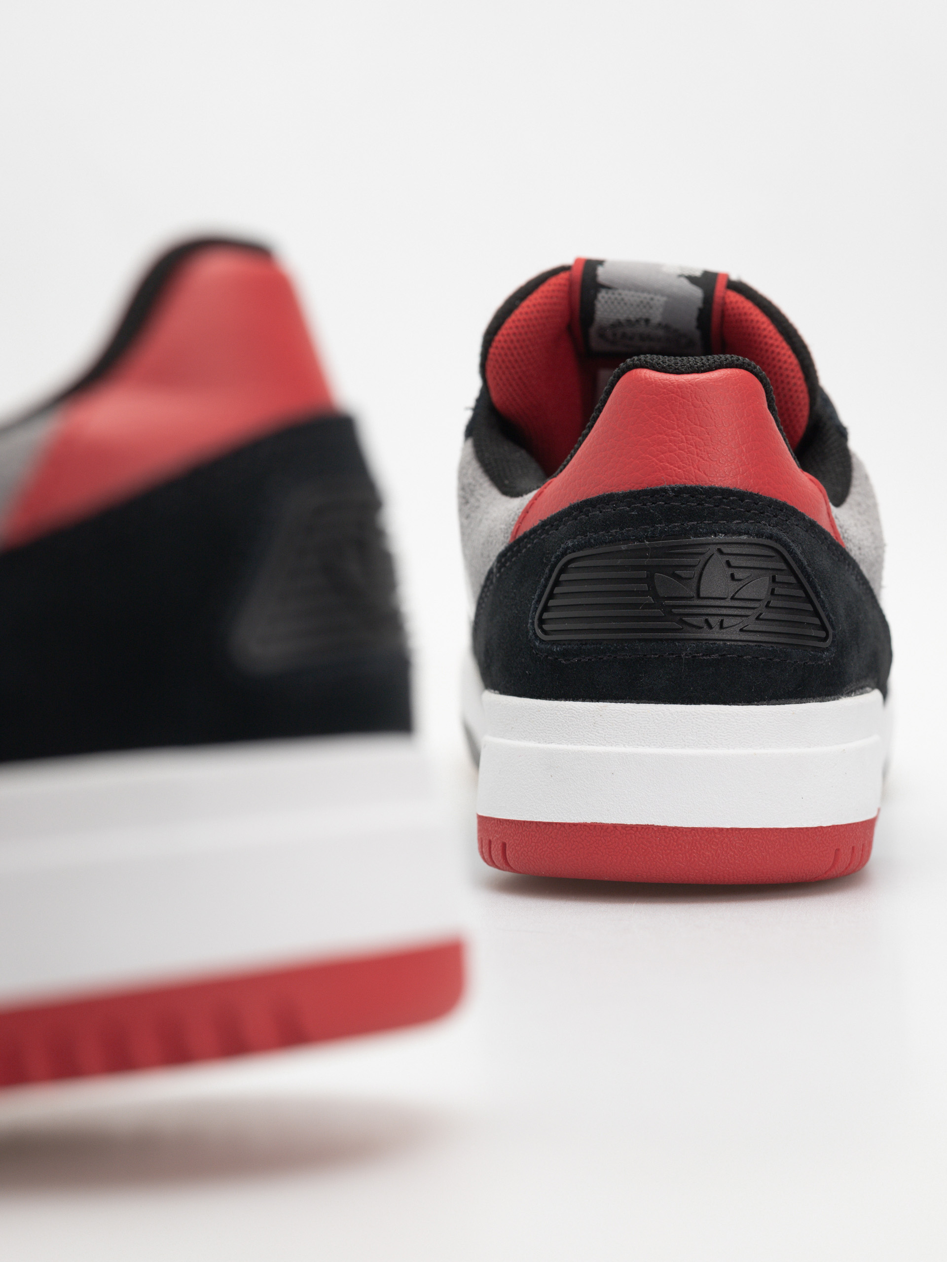 adidas Tekkira Cup Cipők (cblack/ftwwht/betsca)