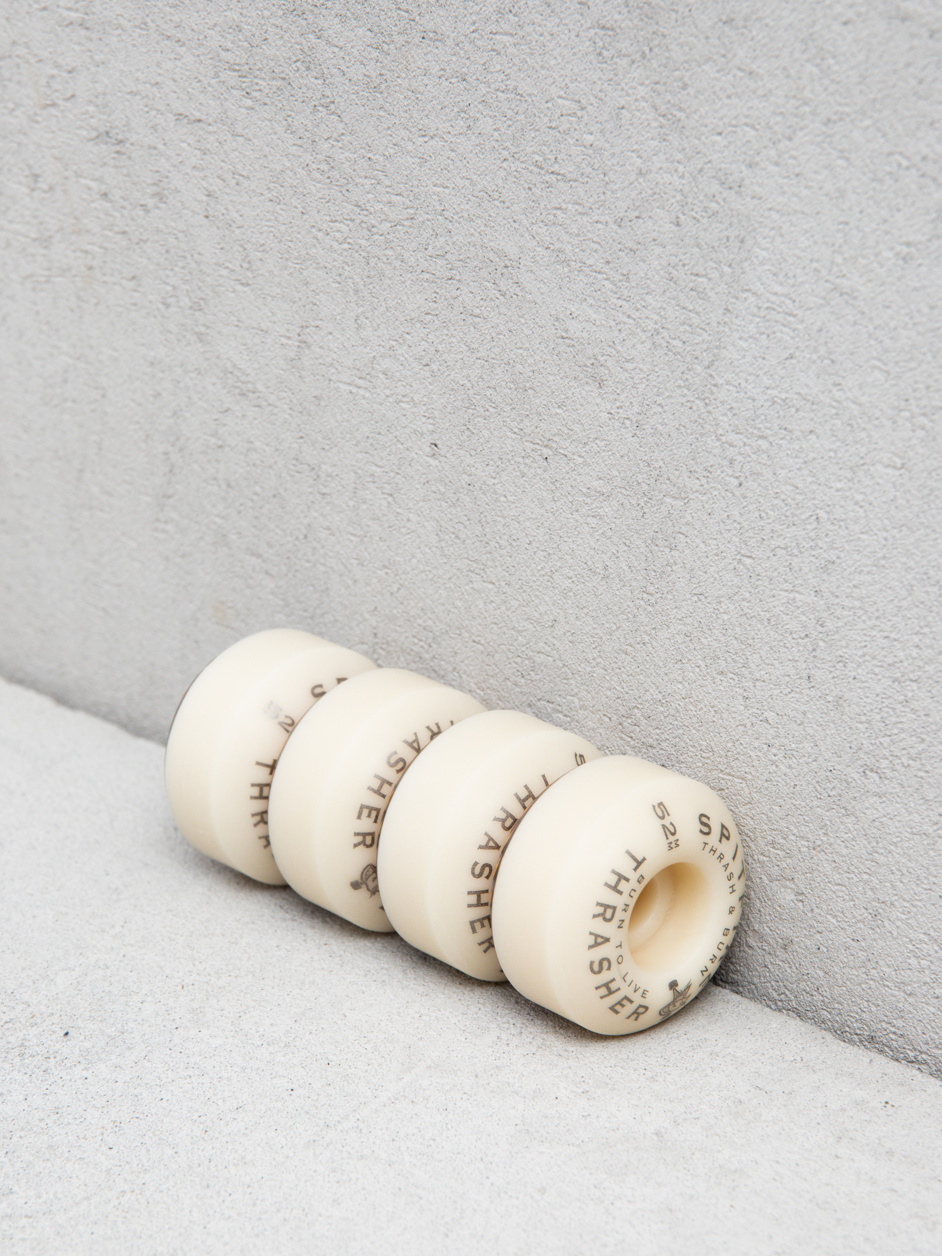 Spitfire X Thrasher Classic Flame F4 99D Classic Gördeszka kerék (natural)