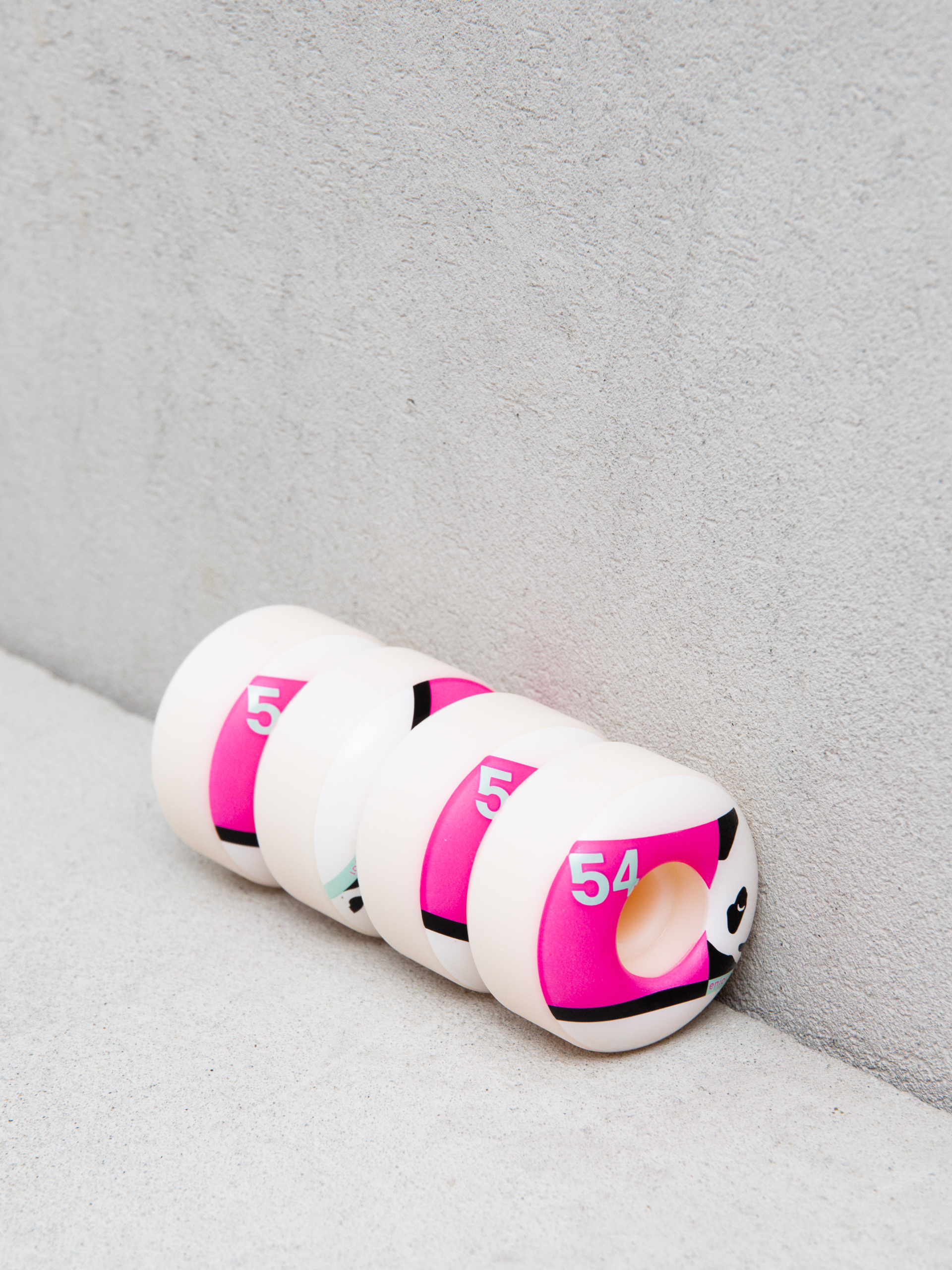 Enjoi Box Panda Gördeszka kerék (pink)