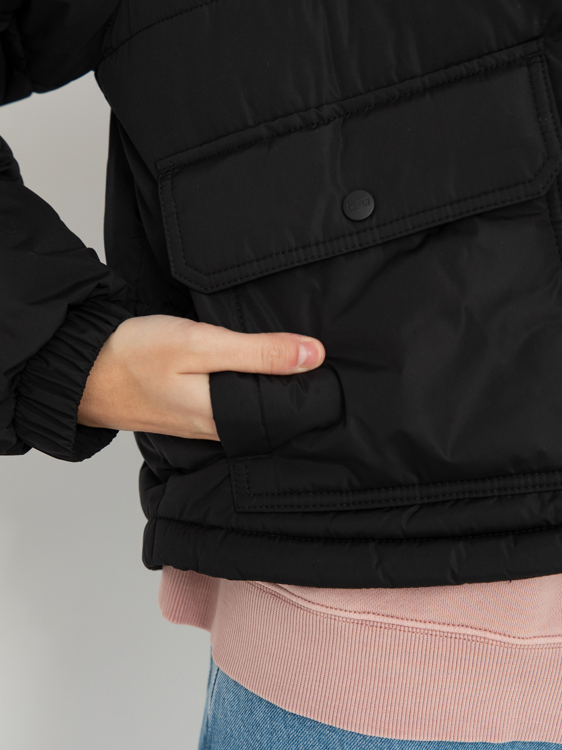 Vans Mte Aubrey Primaloft Puffer Wmn Dzseki (black)