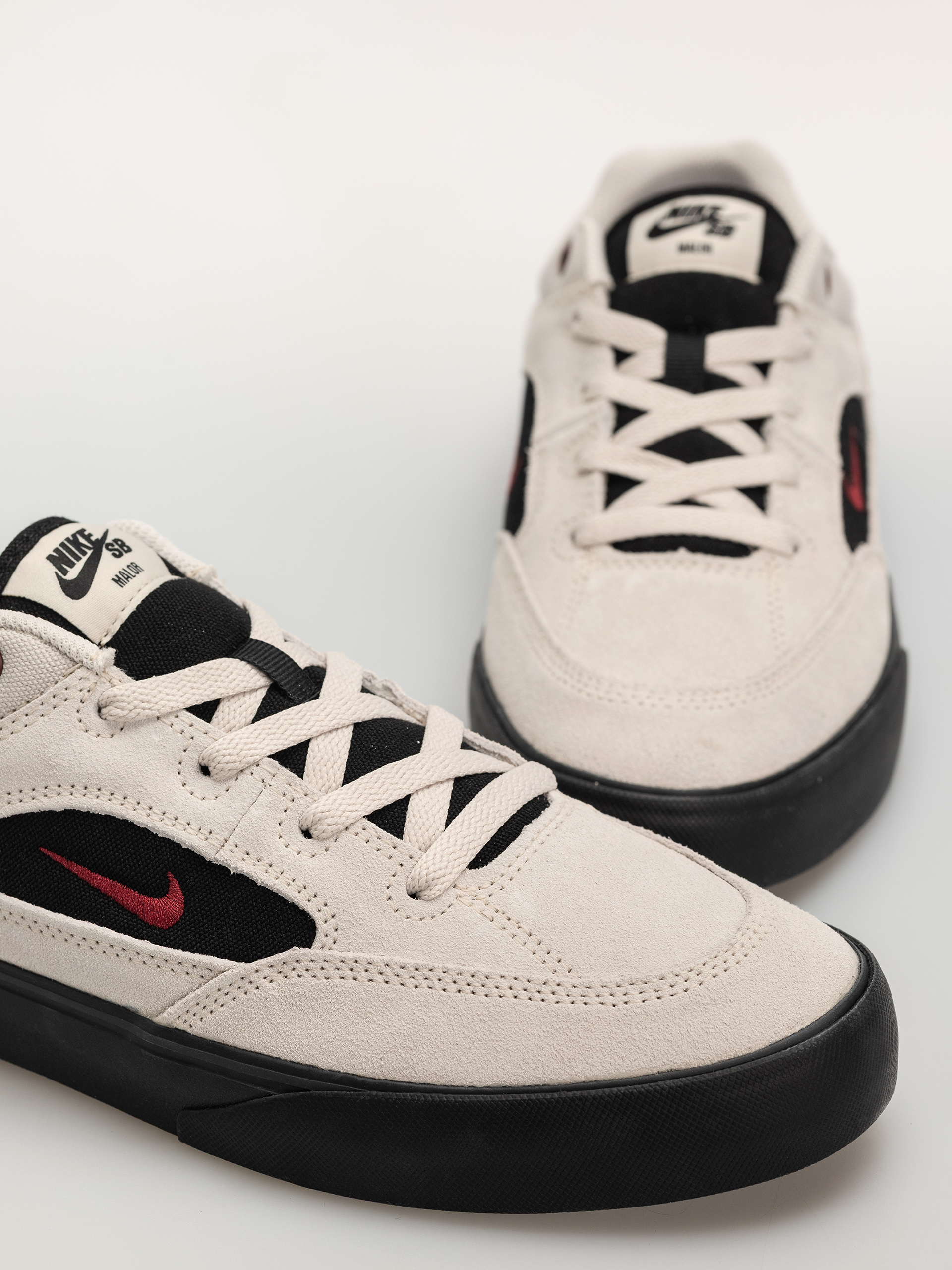 Nike SB Malor Cipők (lt orewood brn/team red black)