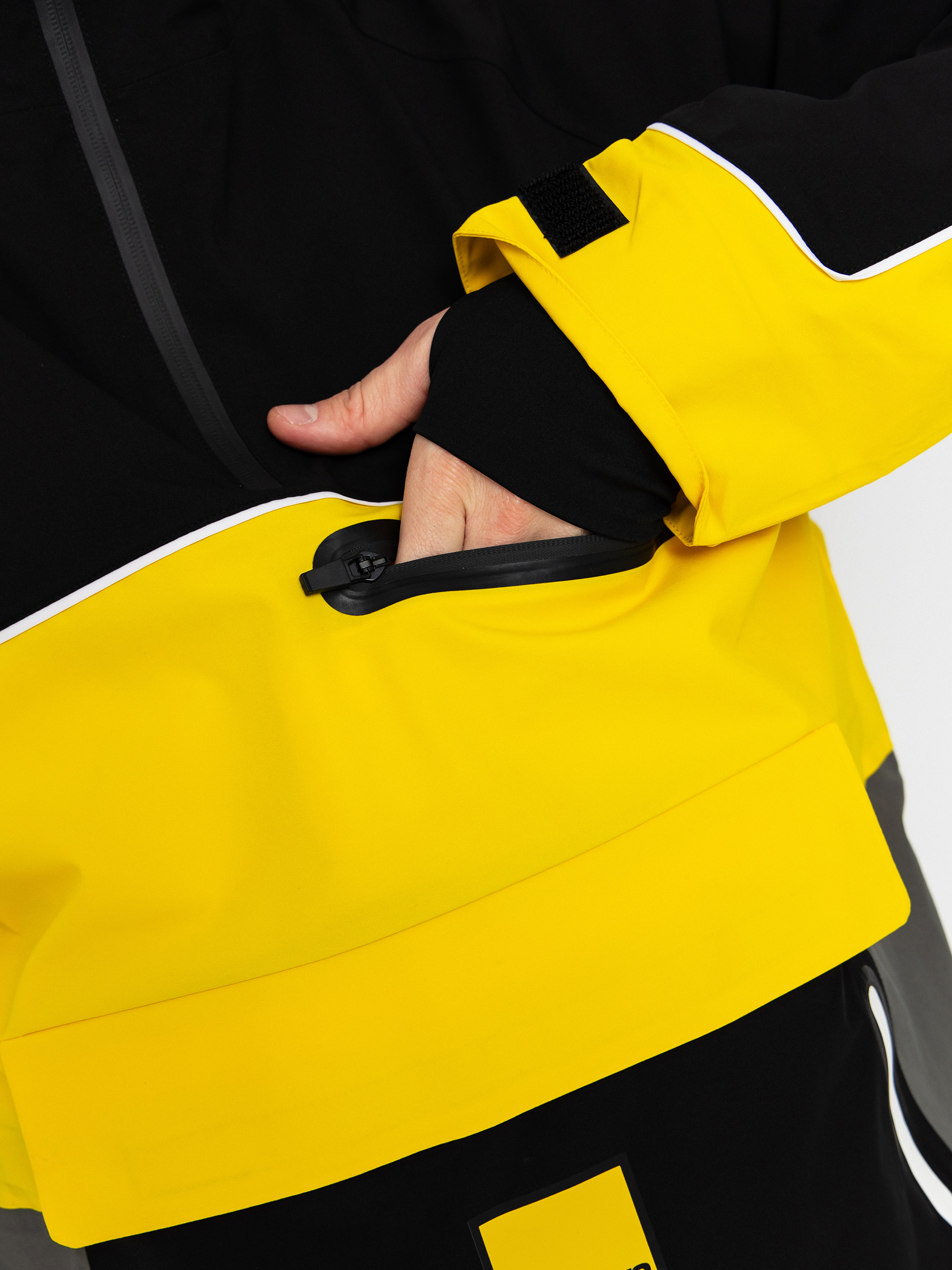 Férfi Snowboard dzseki ThirtyTwo Light Anorak (black/yellow)