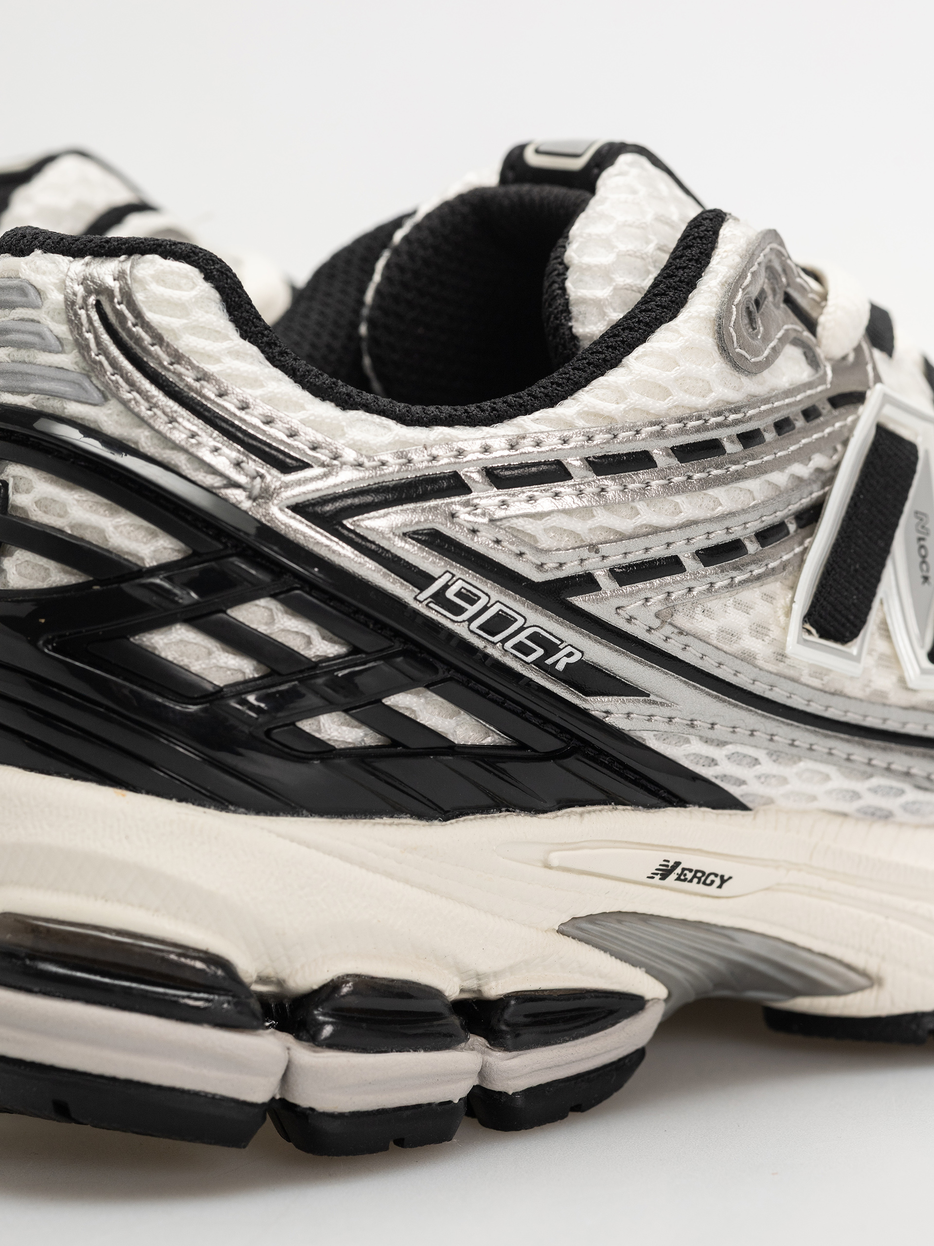 New Balance 1906 Cipők (silver metallic/black/sea salt er)