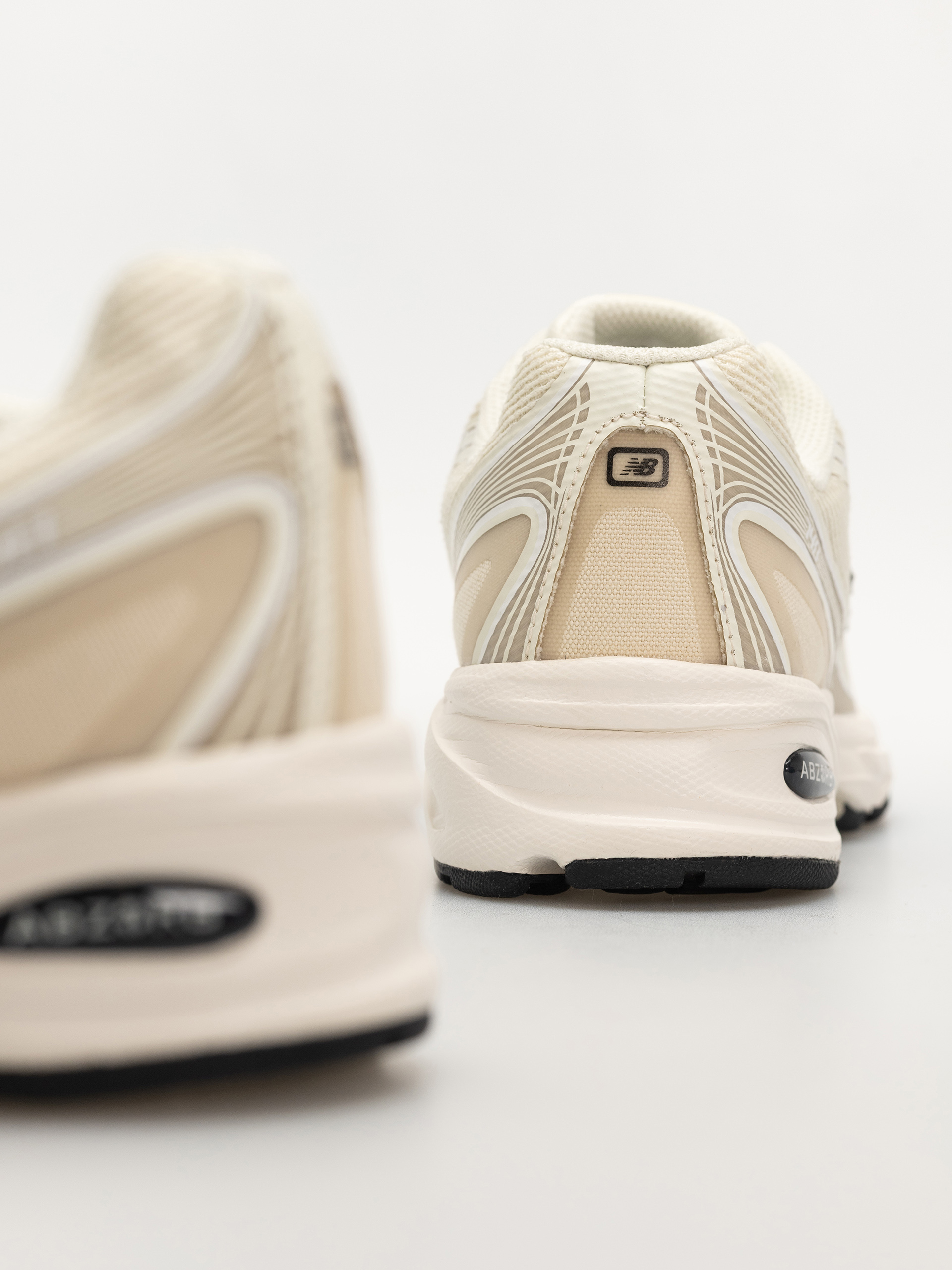 New Balance 740 Cipők (shipyard/angora)