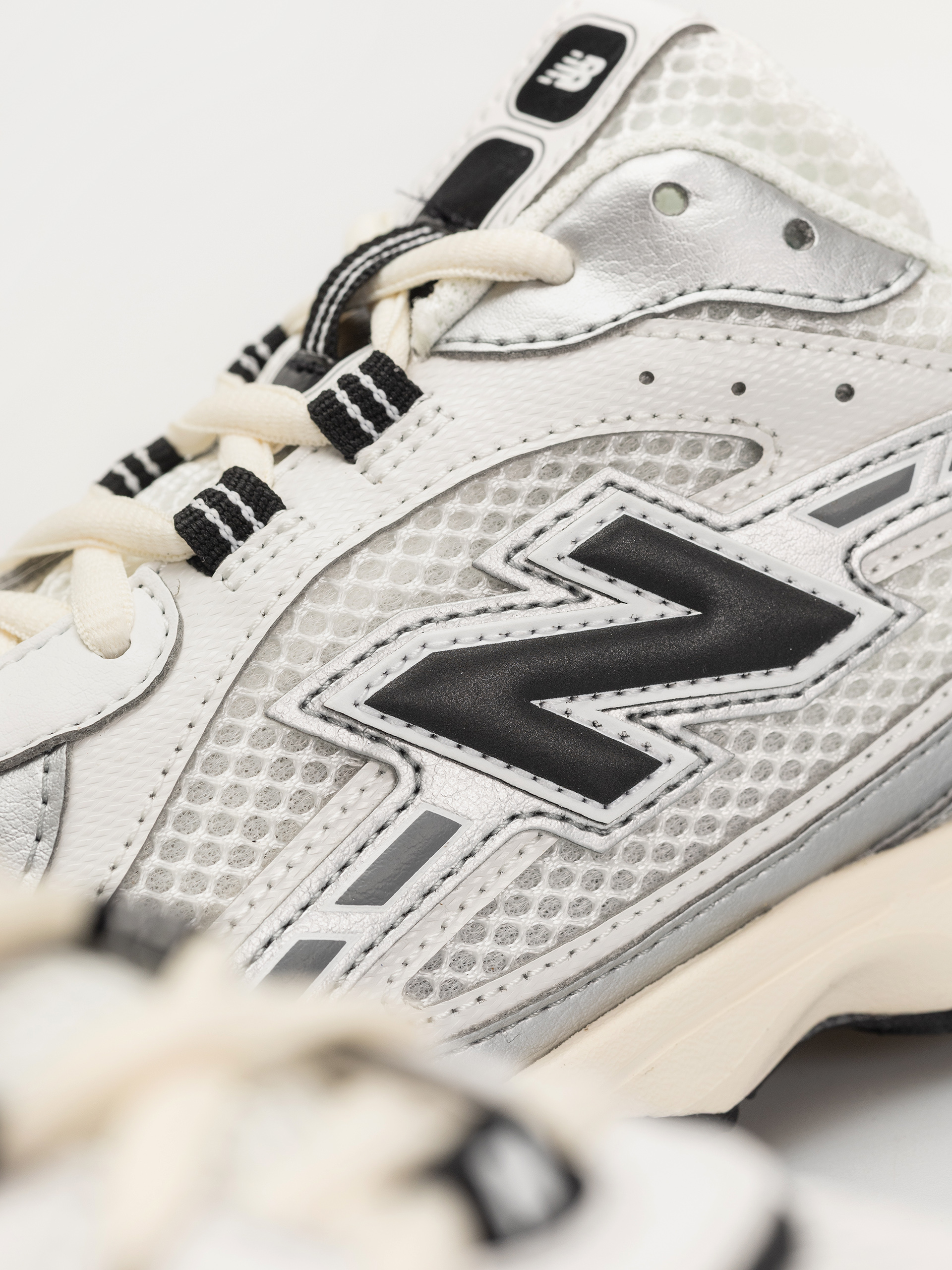 New Balance 204 Cipők (silver metallic/black swd)