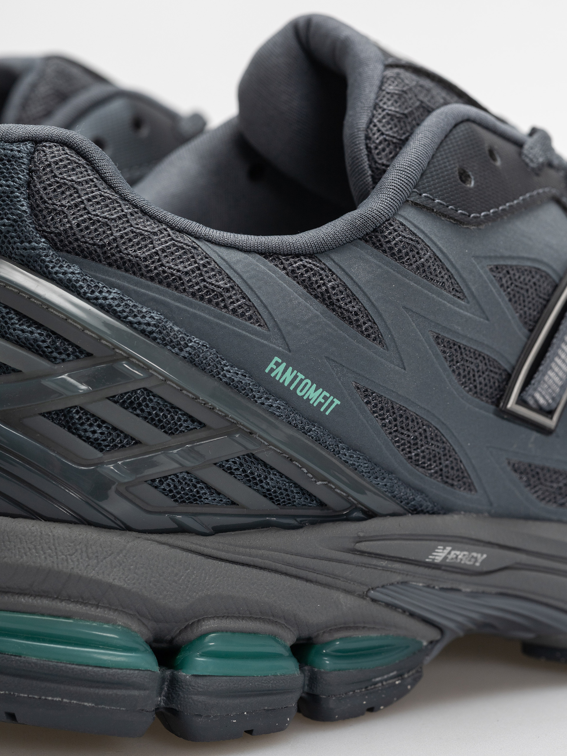 New Balance 1906 Cipők (graphite/deep end)