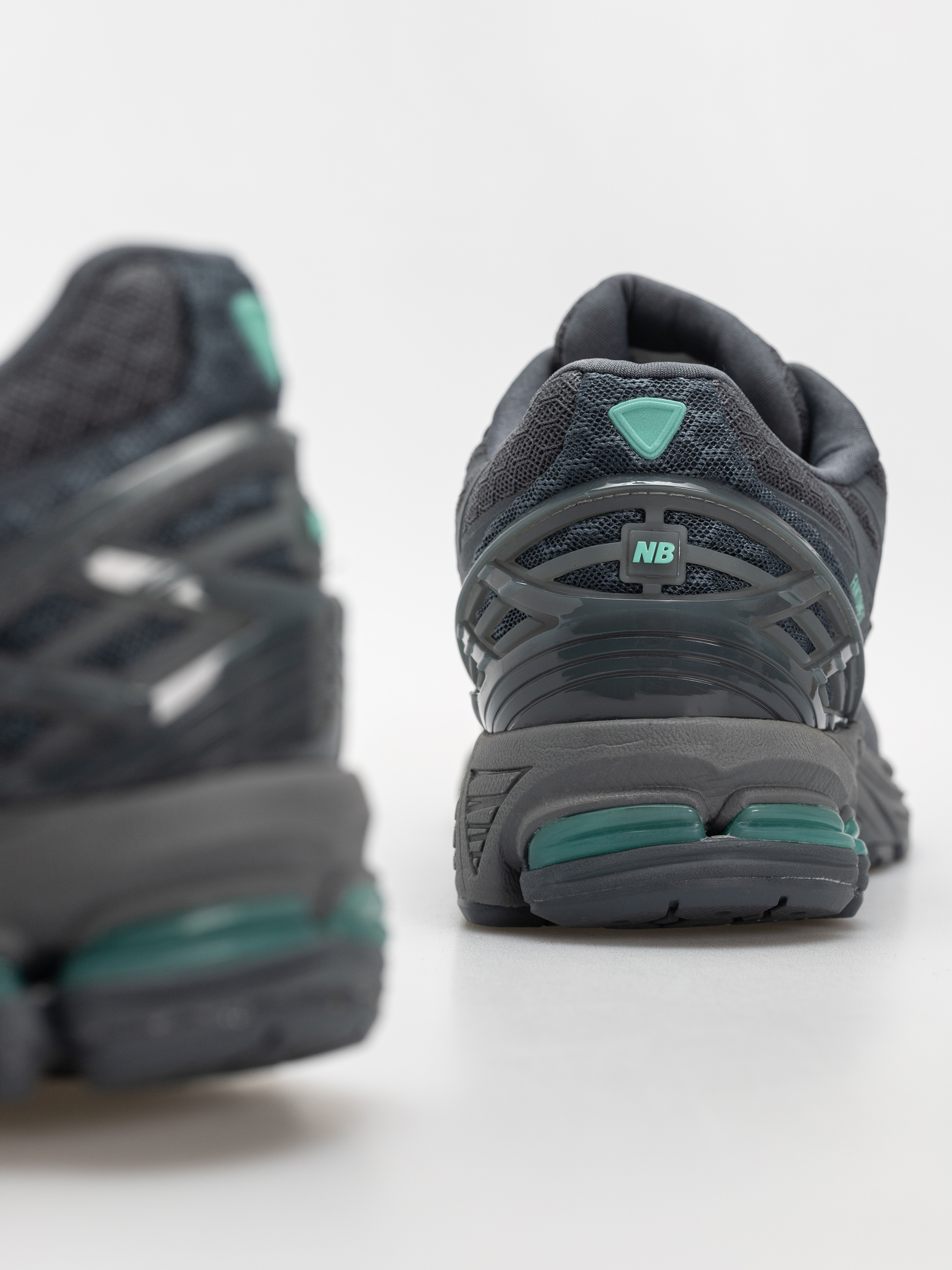 New Balance 1906 Cipők (graphite/deep end)