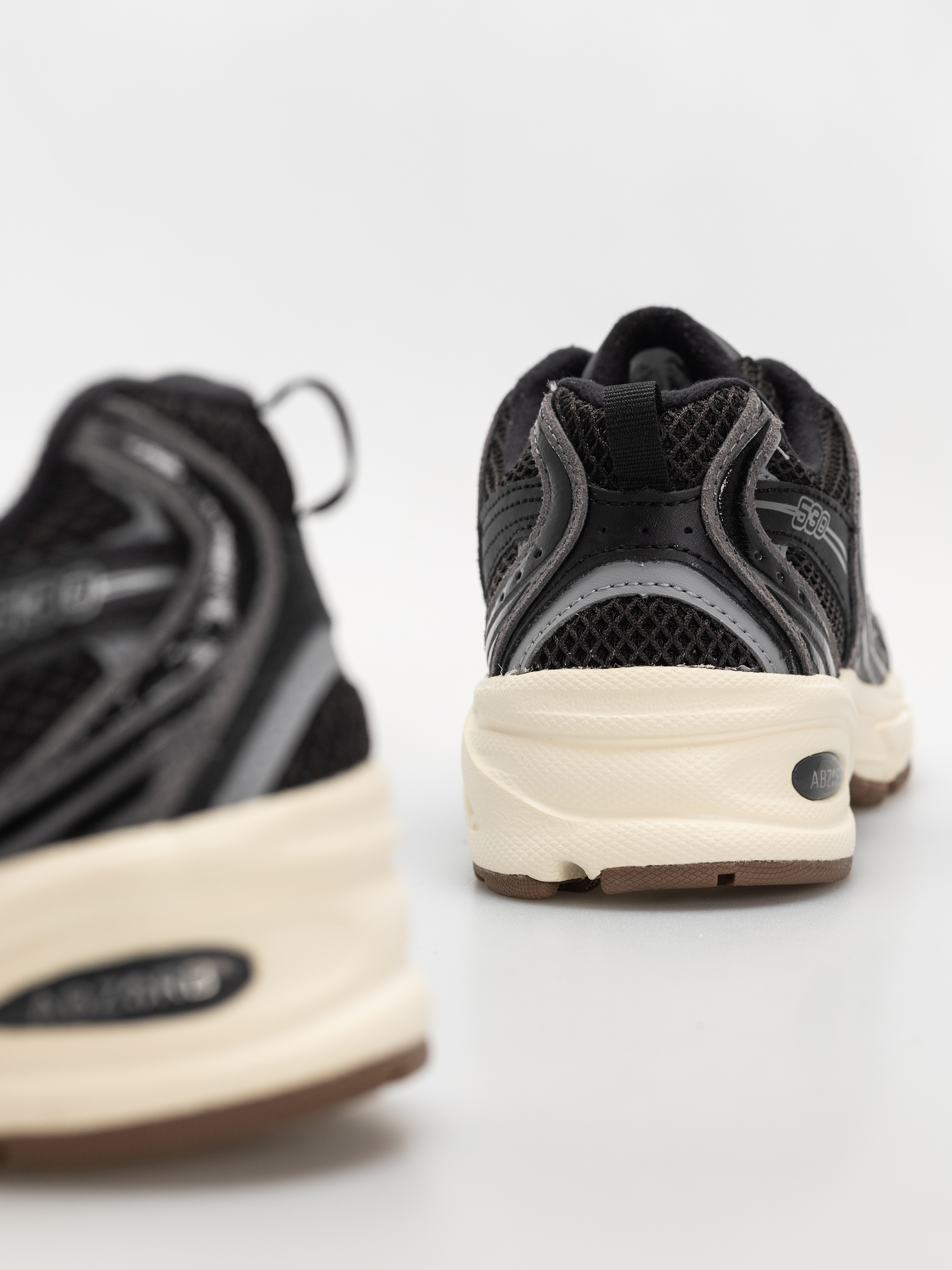 New Balance 530 Cipők (black/castlerock)