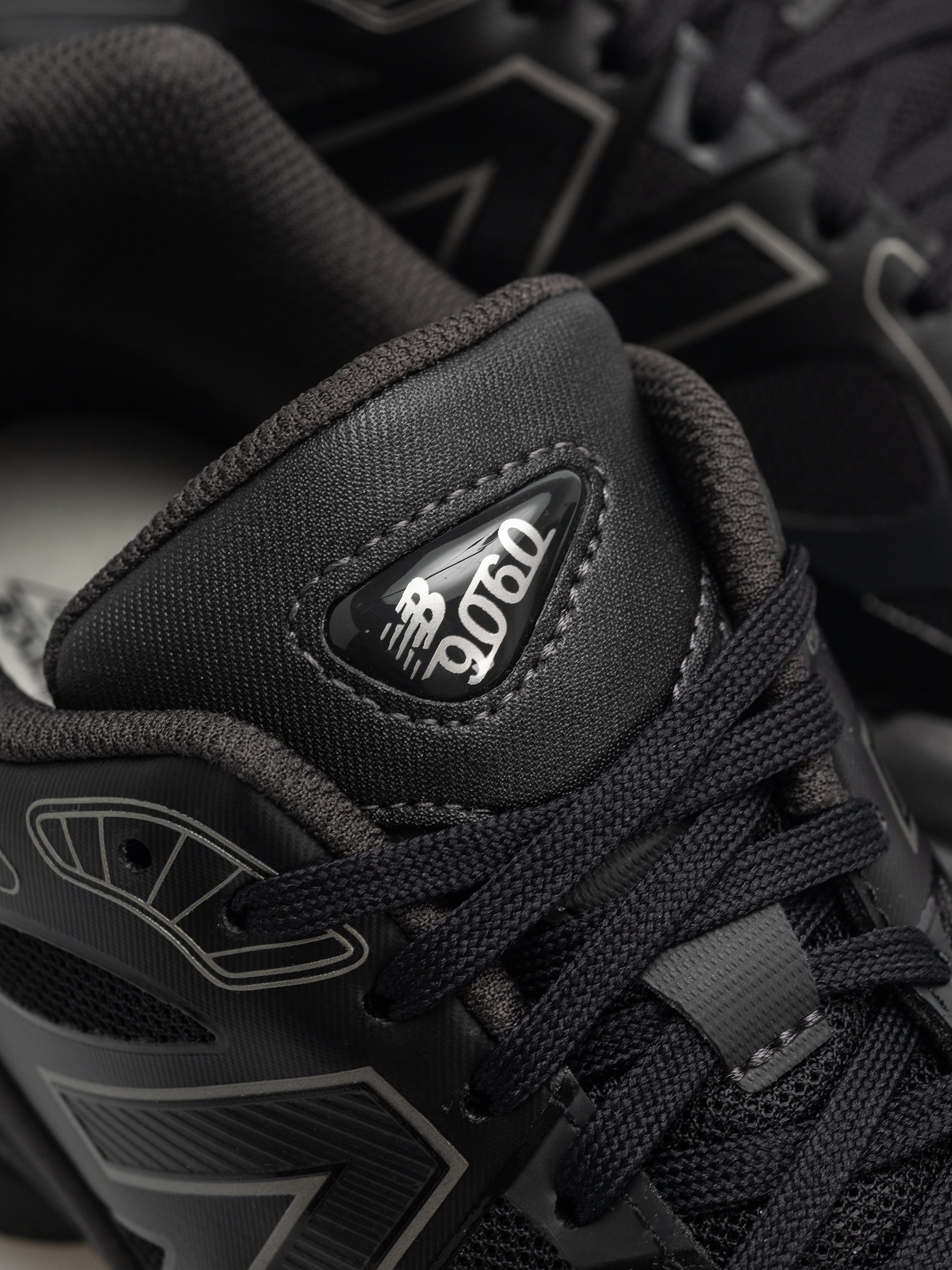 New Balance 9060 Cipők (black/faded black)