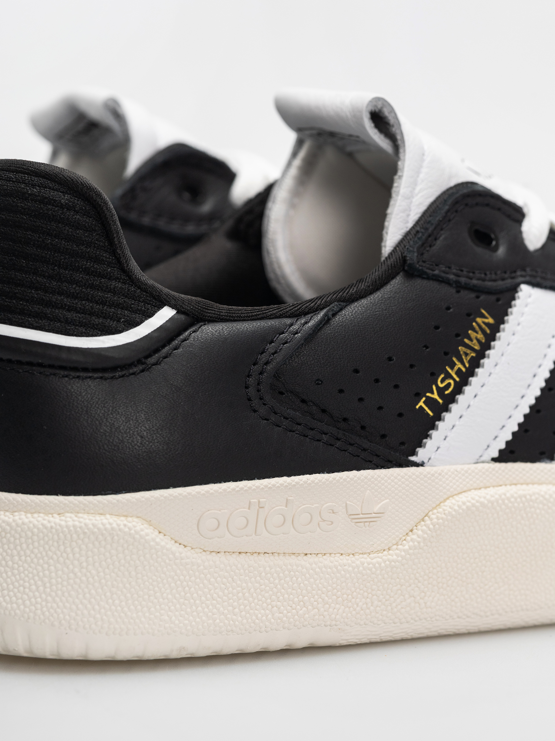 adidas Tyshawn Low Cipők (cblack/ftwwht/cwhite)