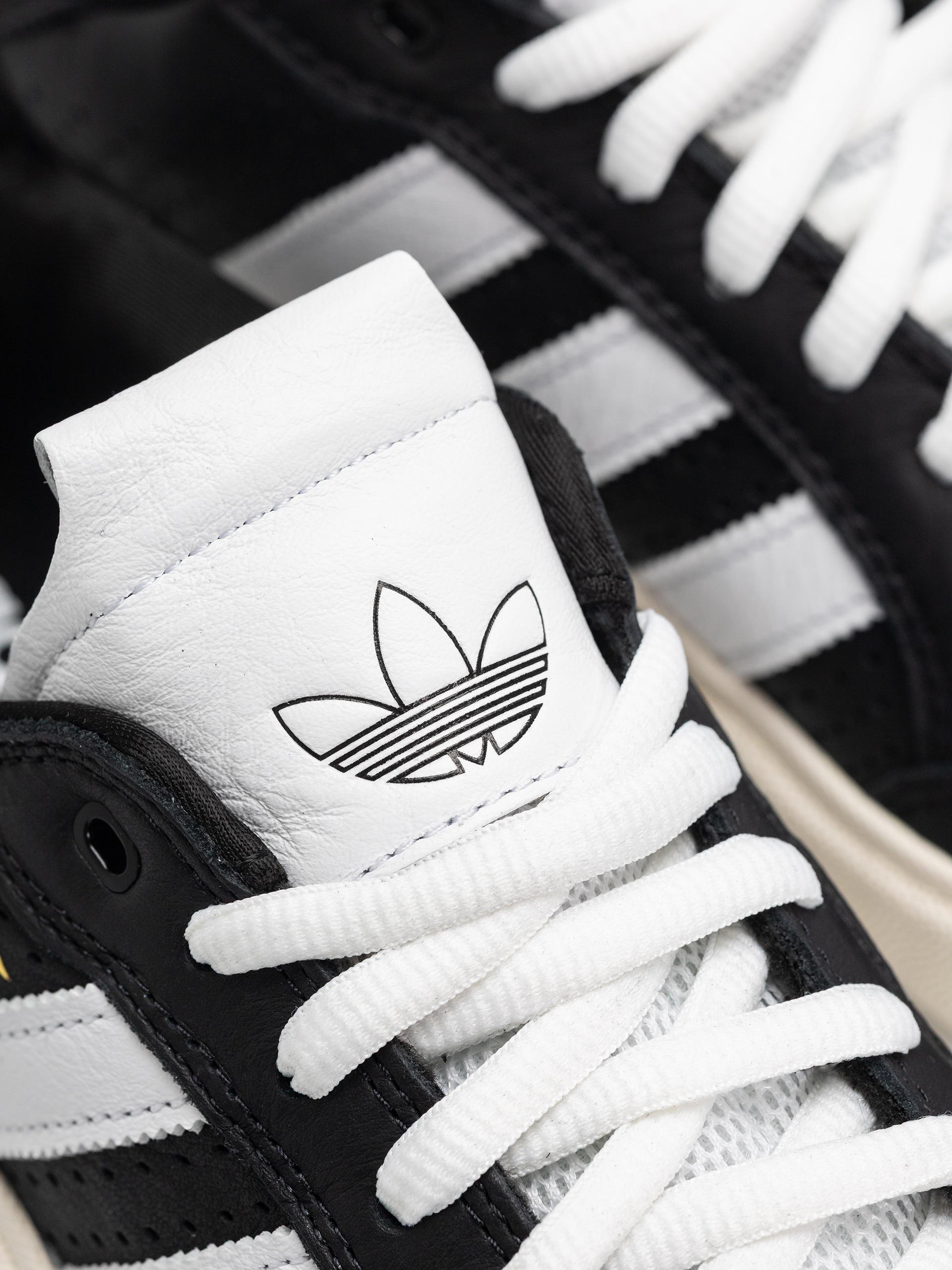 adidas Tyshawn Low Cipők (cblack/ftwwht/cwhite)