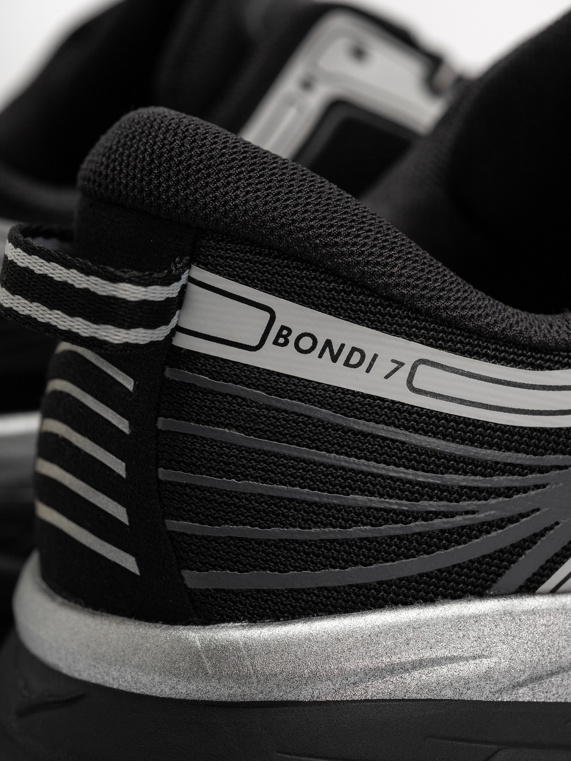 Hoka Bondi 7 Cipők (black/stardust)