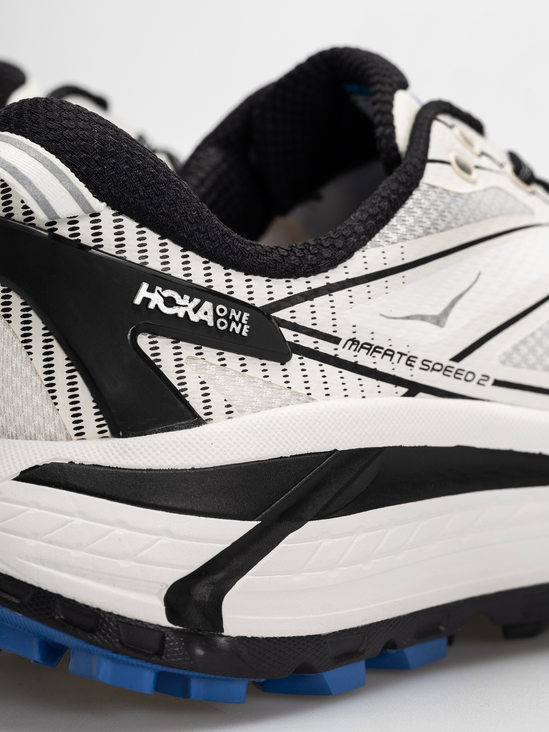 Hoka Mafate Speed 2 Cipők (white/cobalt blue)