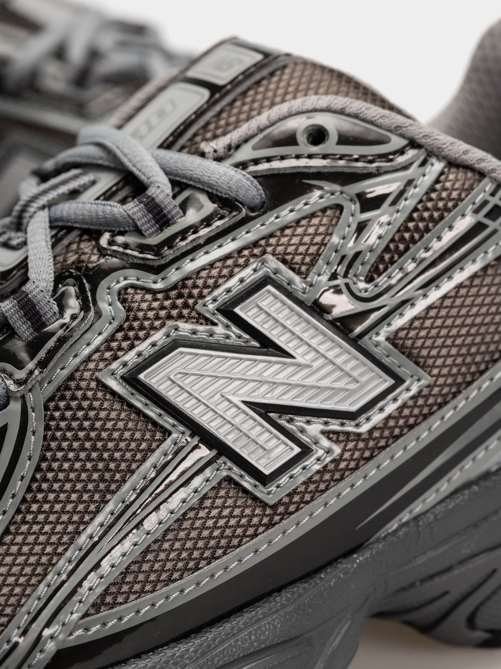 New Balance 740 Cipők (black metallic/castlerock pfp)