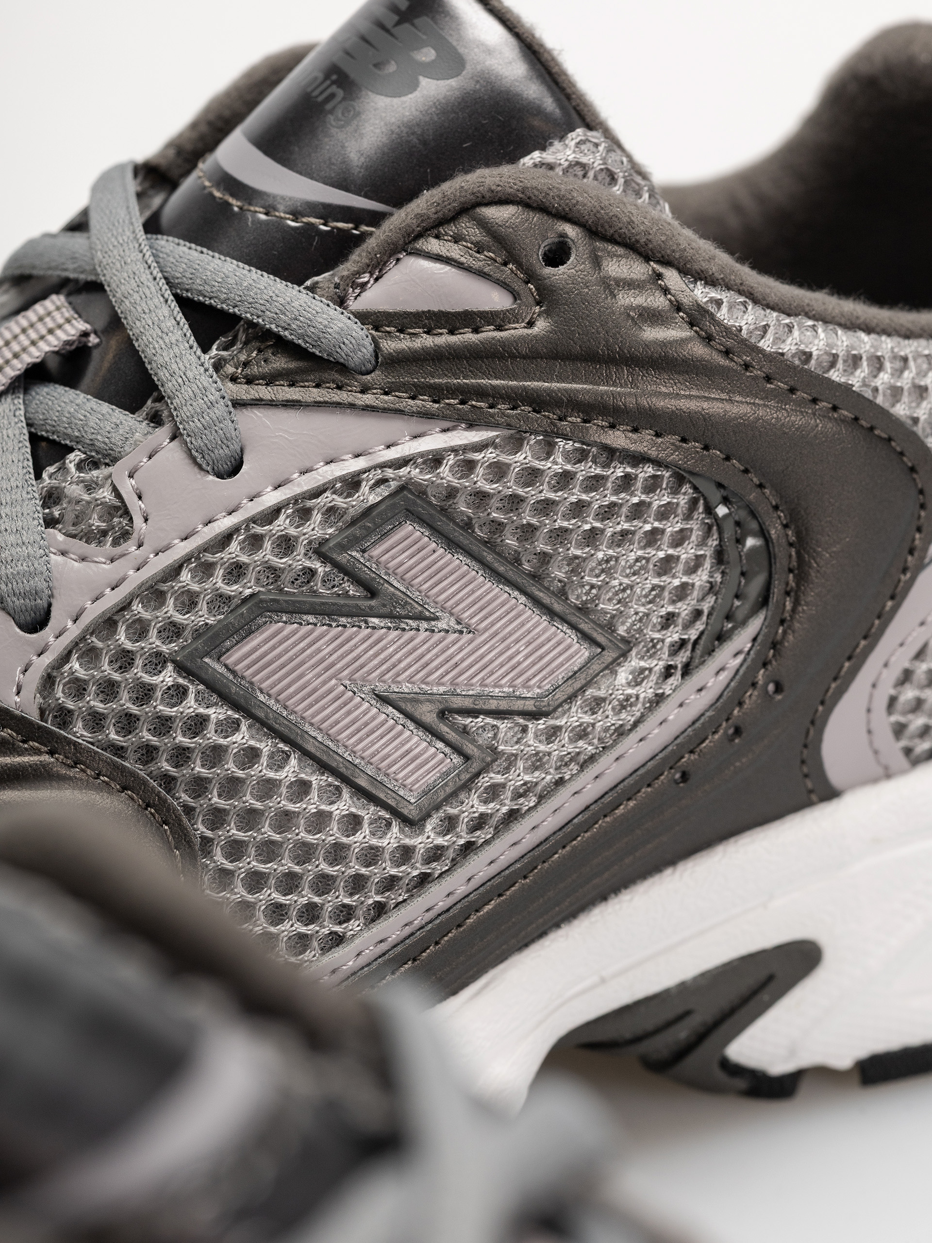 New Balance 530 Cipők (black metallic/truffle salt)