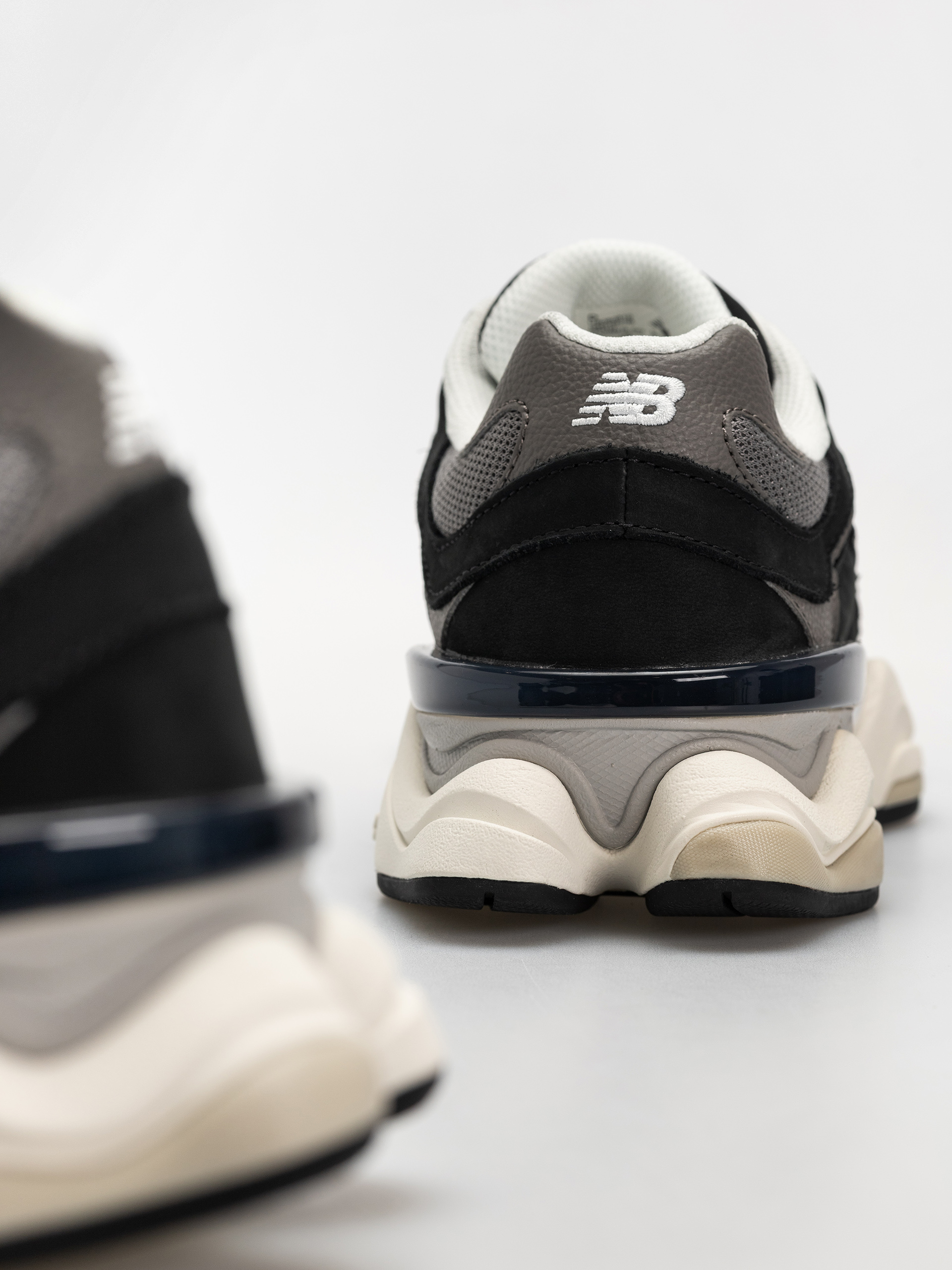 New Balance 9060 Cipők (black/tornado)