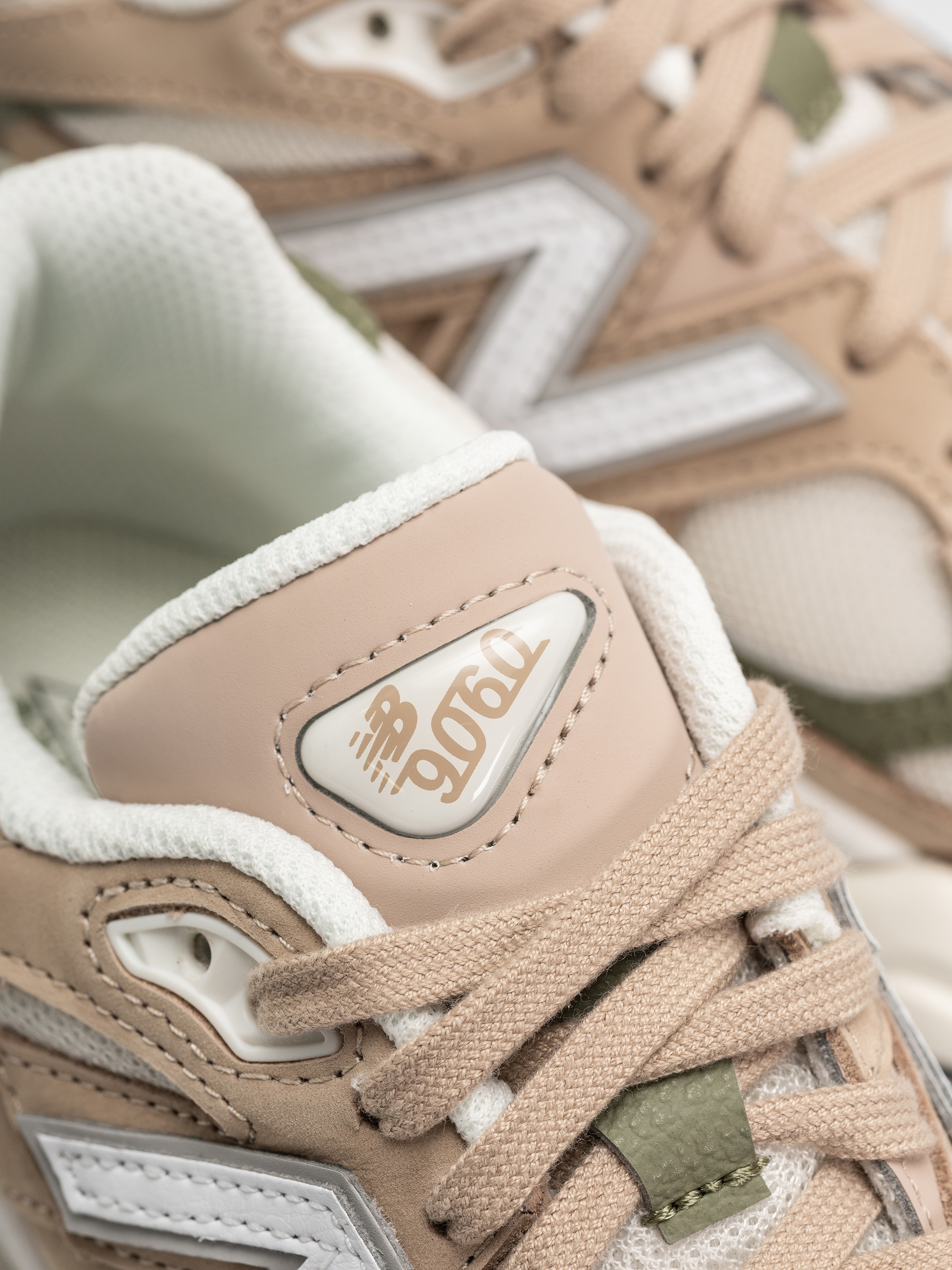 New Balance 9060 Cipők (mindful grey/dark olivine)