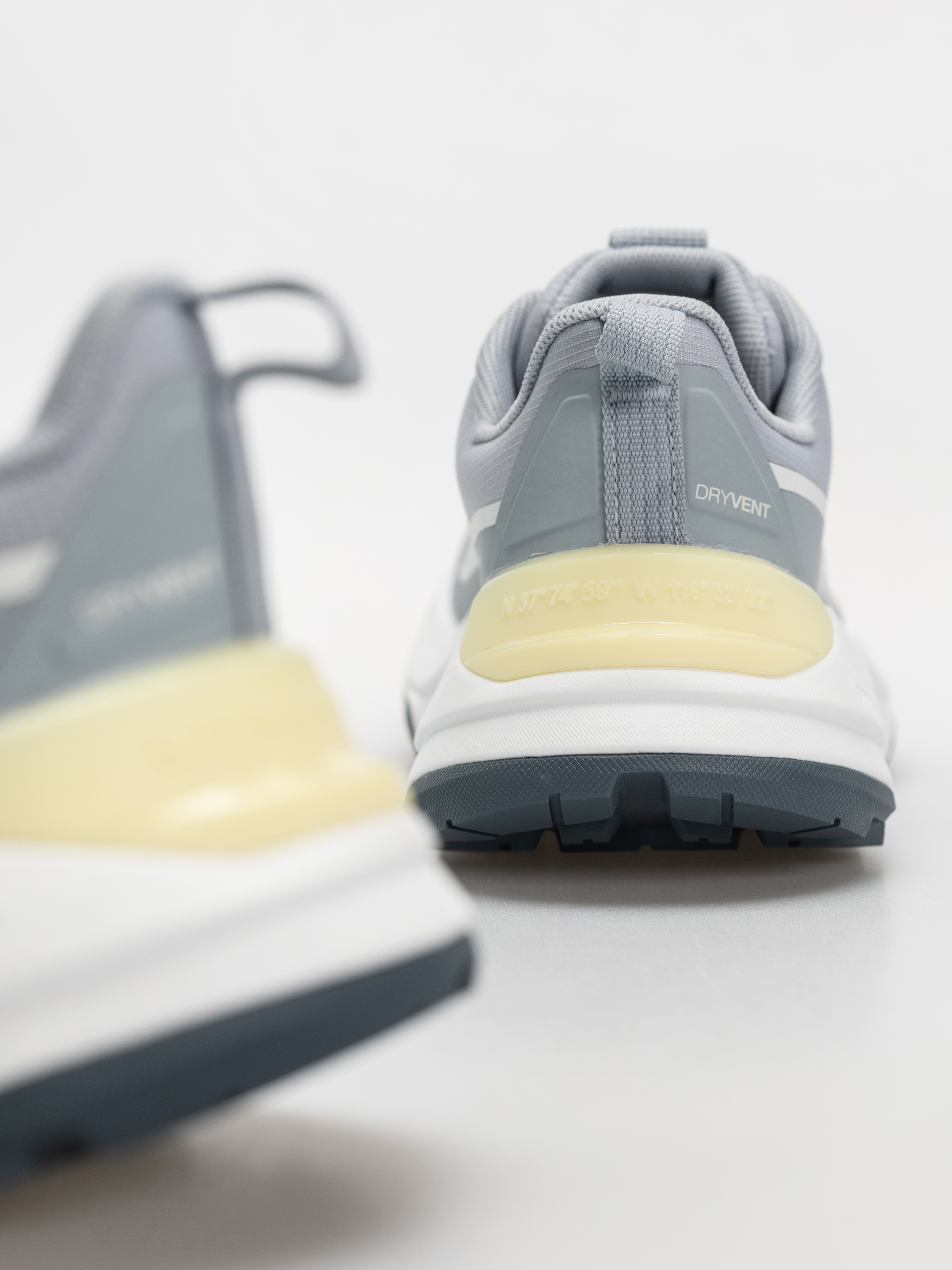 The North Face Fastpack Wp Wmn Cipők (frost grey/lemo)