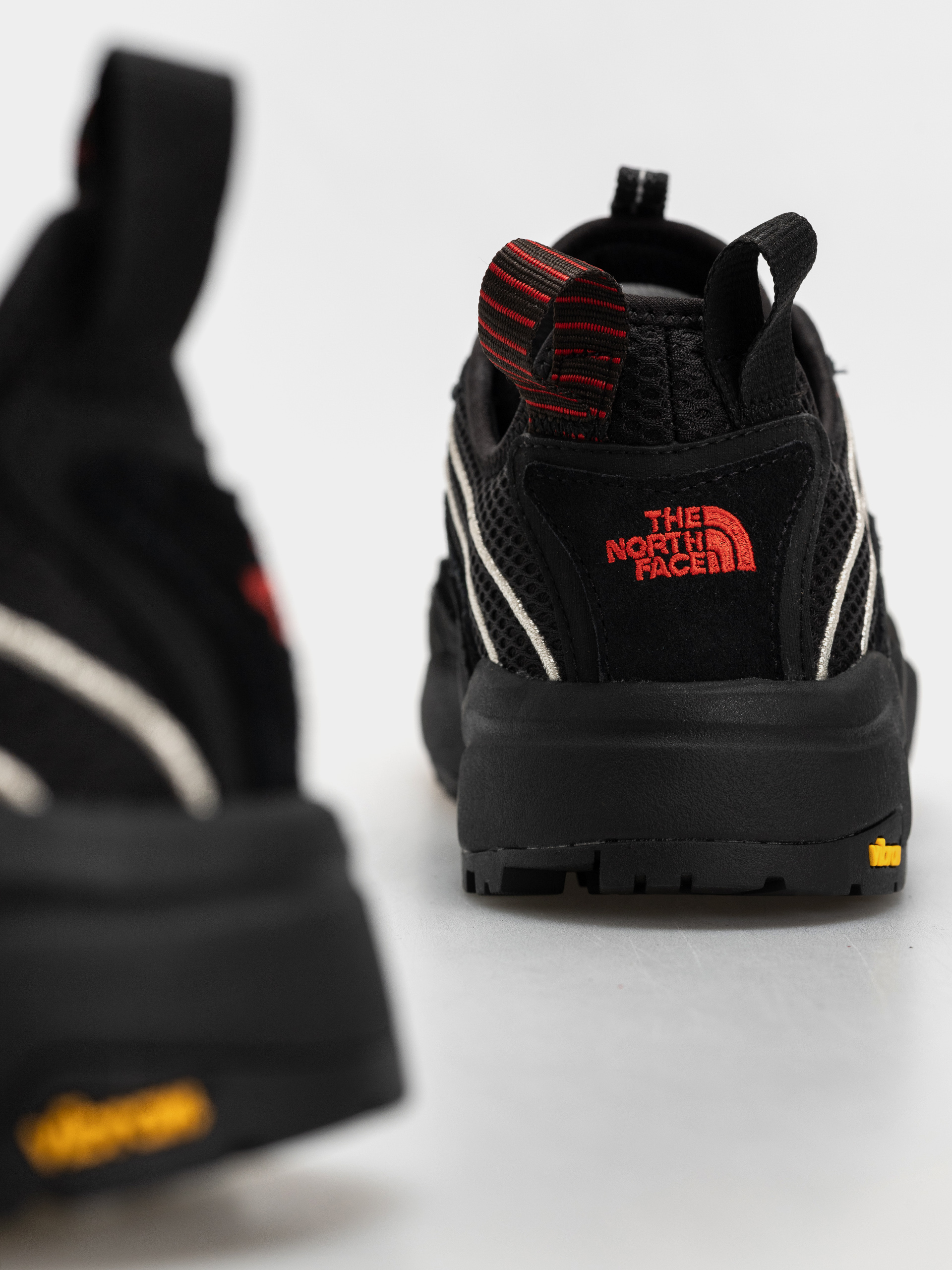 The North Face Clyffe Ultra Cipők (tnf blk/tnf red)