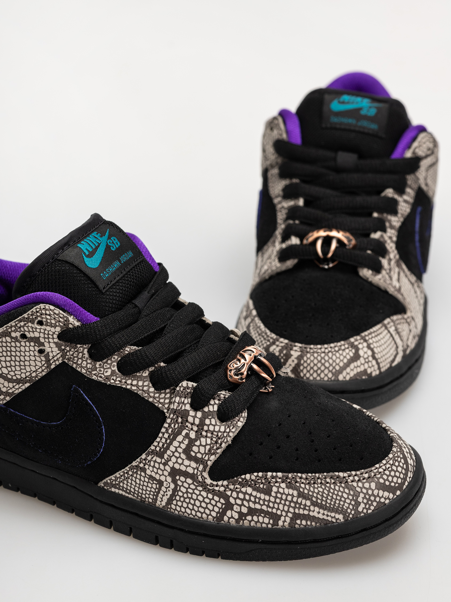 Nike SB Dunk Low Pro Cipők (string/black bright spruce fierce purple)