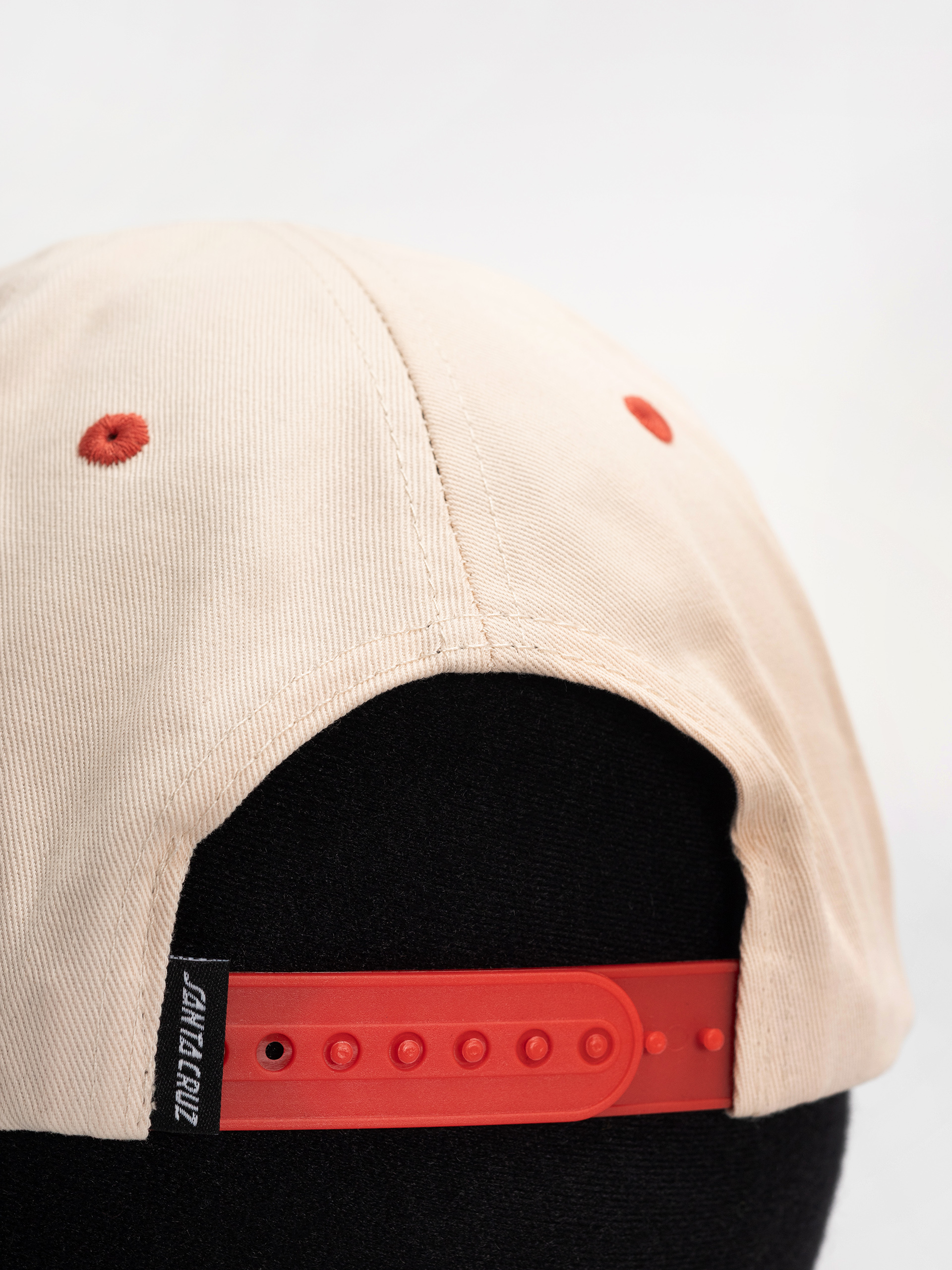 Santa Cruz Stamped Opus Snapback Baseball sapka (off white/ketchup)