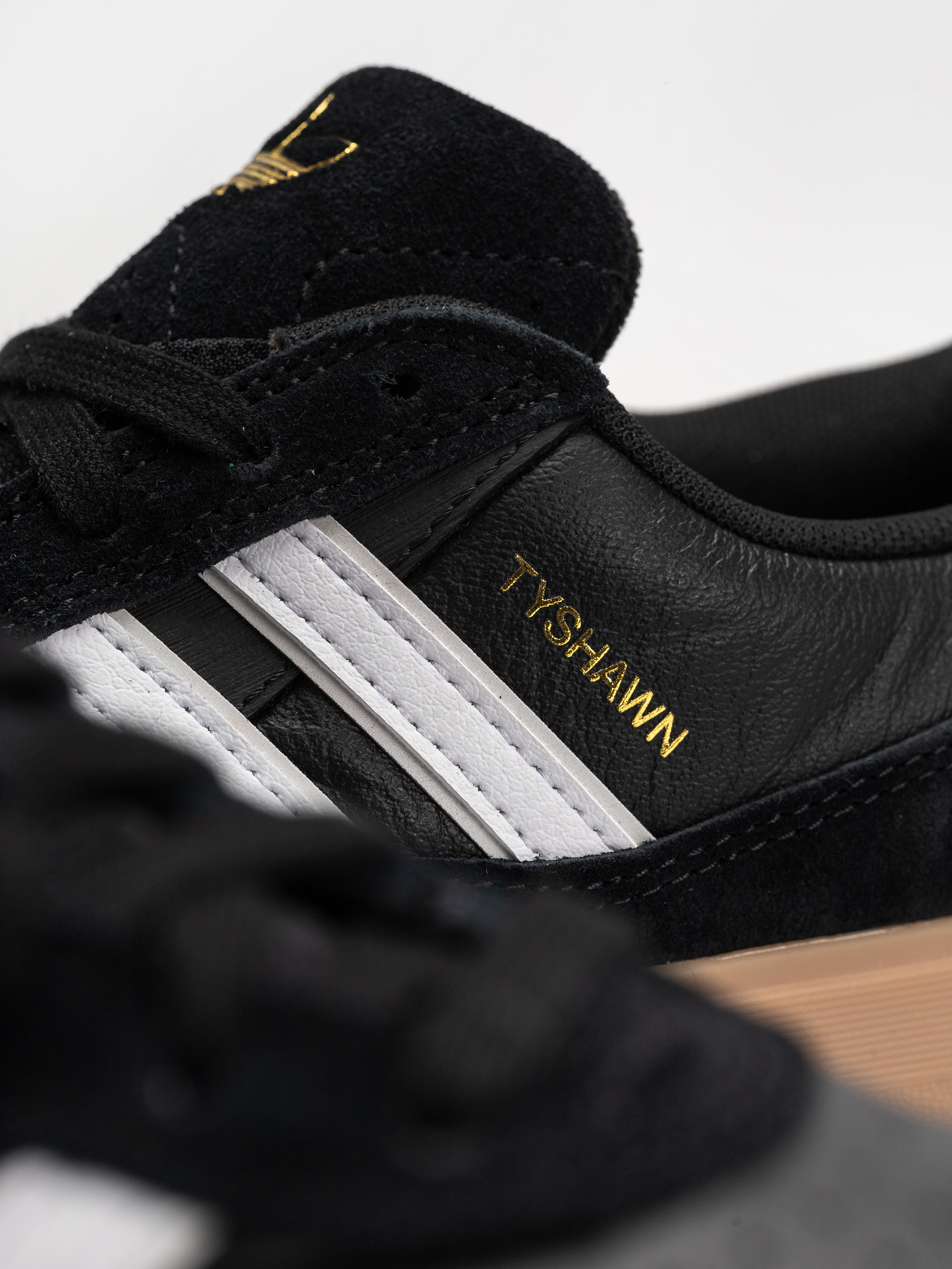 adidas Tyshawn II Cipők (cblack/ftwwht/gum4)