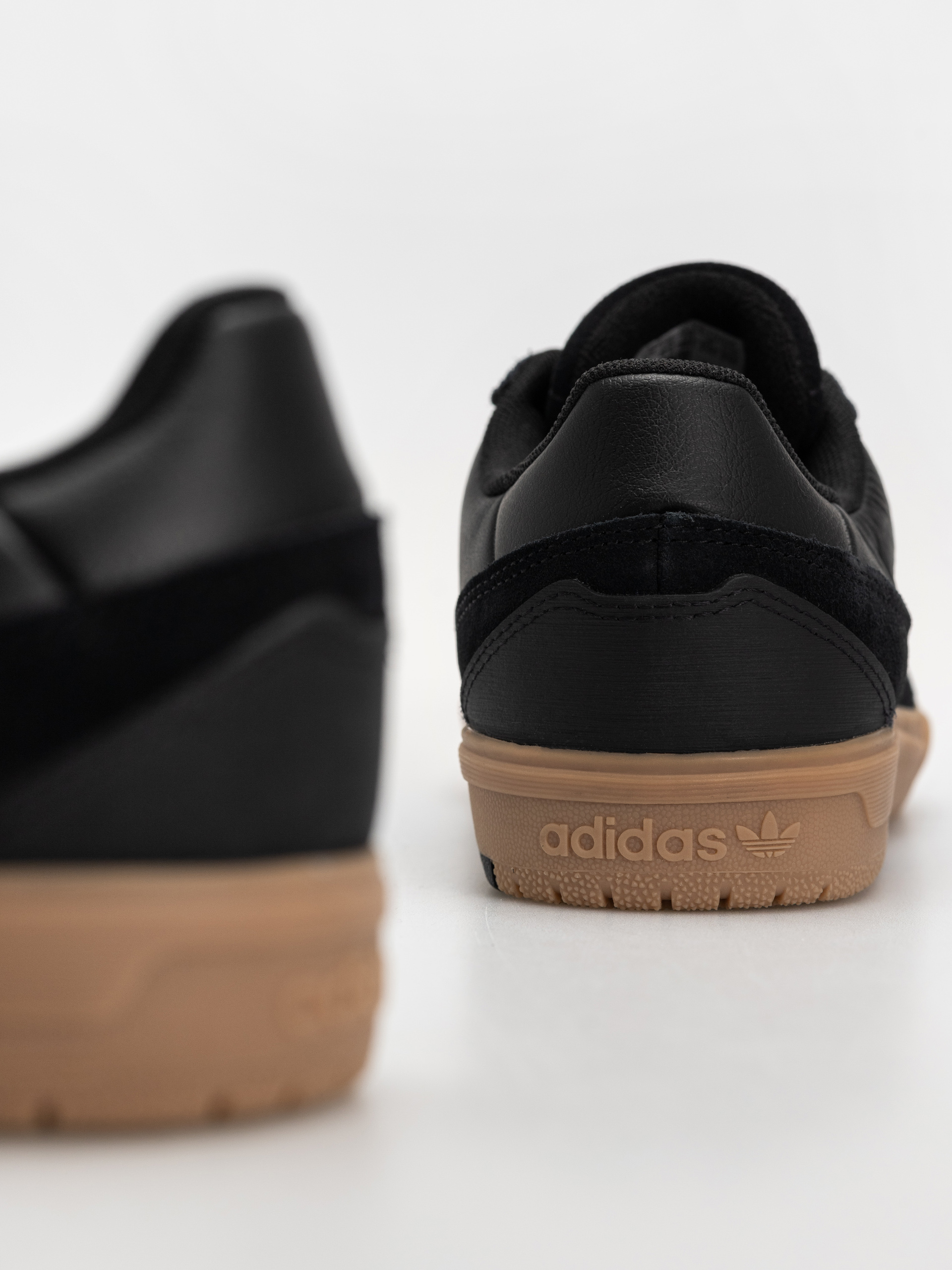 adidas Tyshawn II Cipők (cblack/ftwwht/gum4)