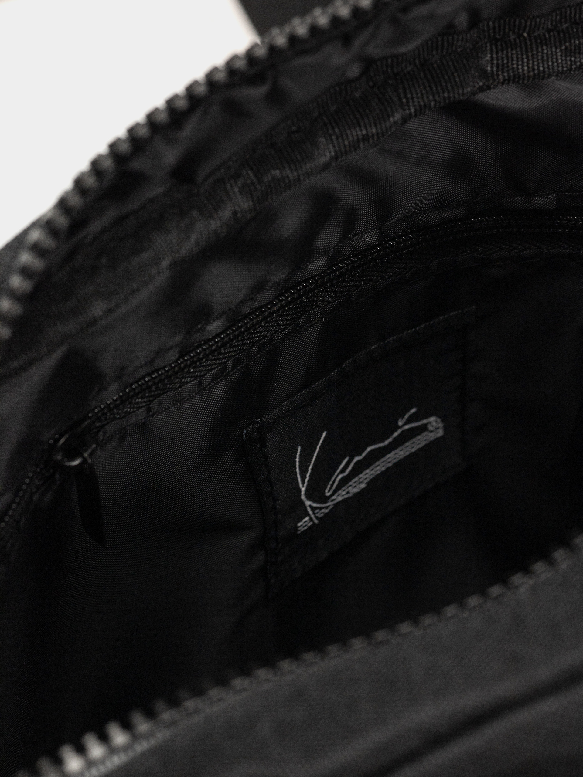 Karl Kani Signature Essential Hip Övtáska (black)