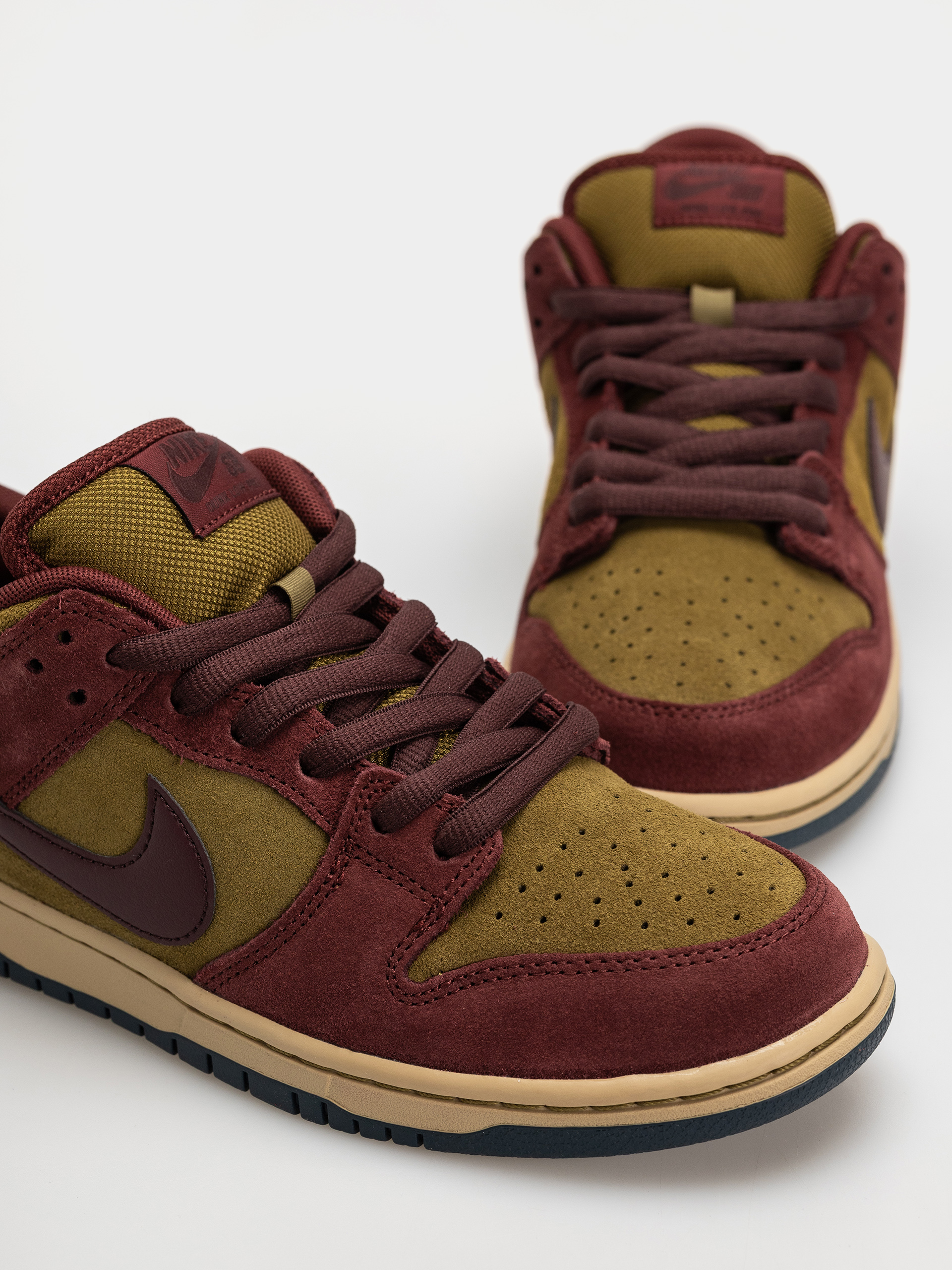Nike SB Dunk Low Pro Cipők (dark team red/burgundy crush olive flak)
