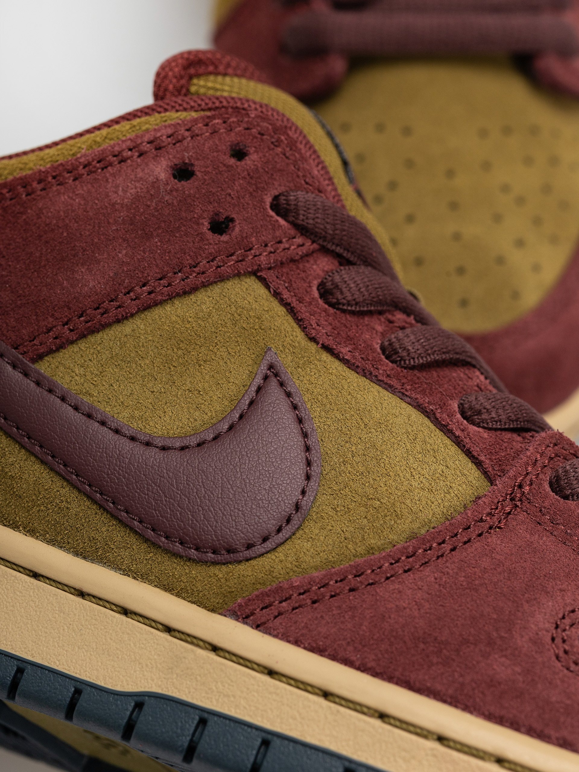 Nike SB Dunk Low Pro Cipők (dark team red/burgundy crush olive flak)