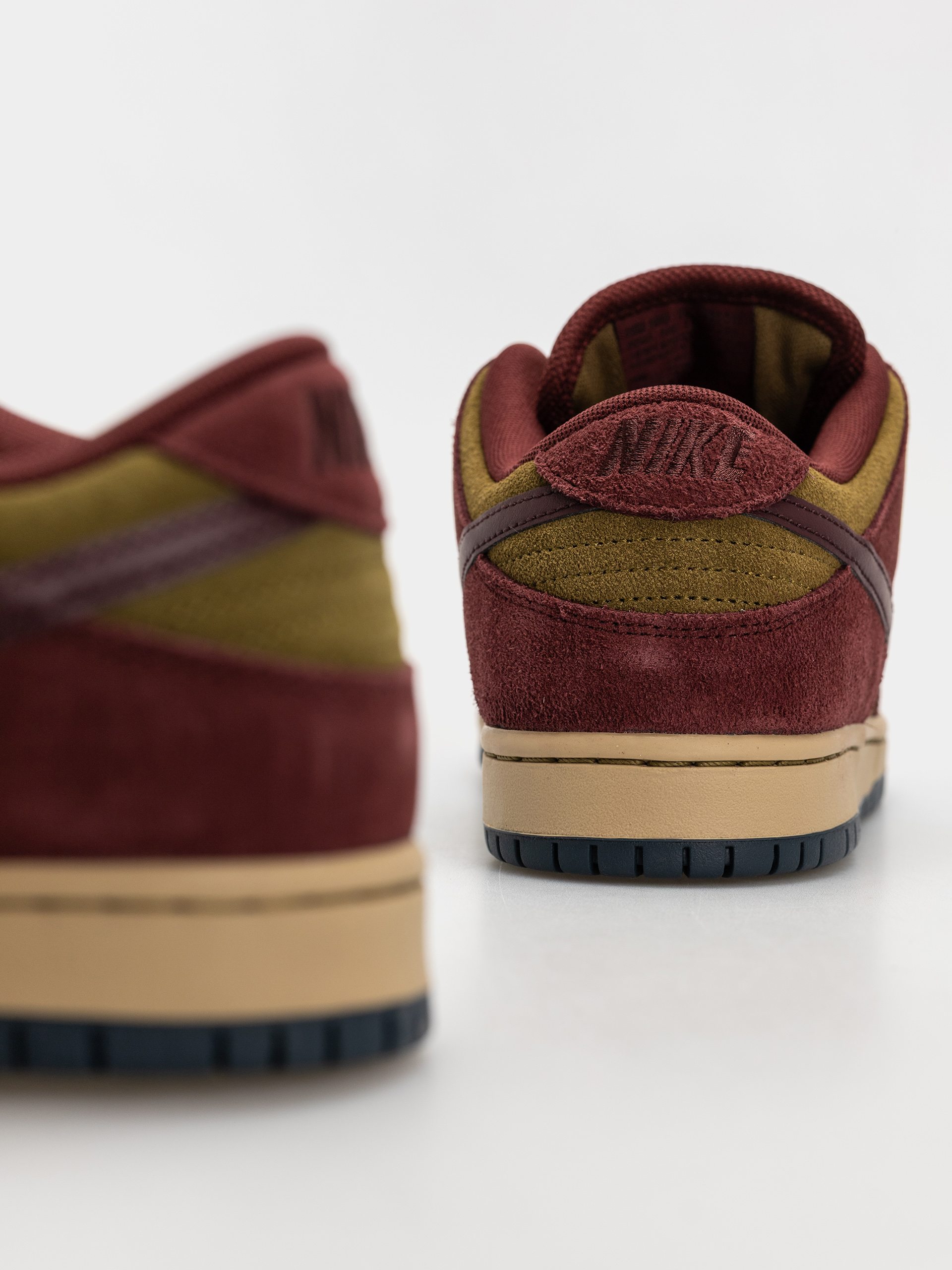 Nike SB Dunk Low Pro Cipők (dark team red/burgundy crush olive flak)