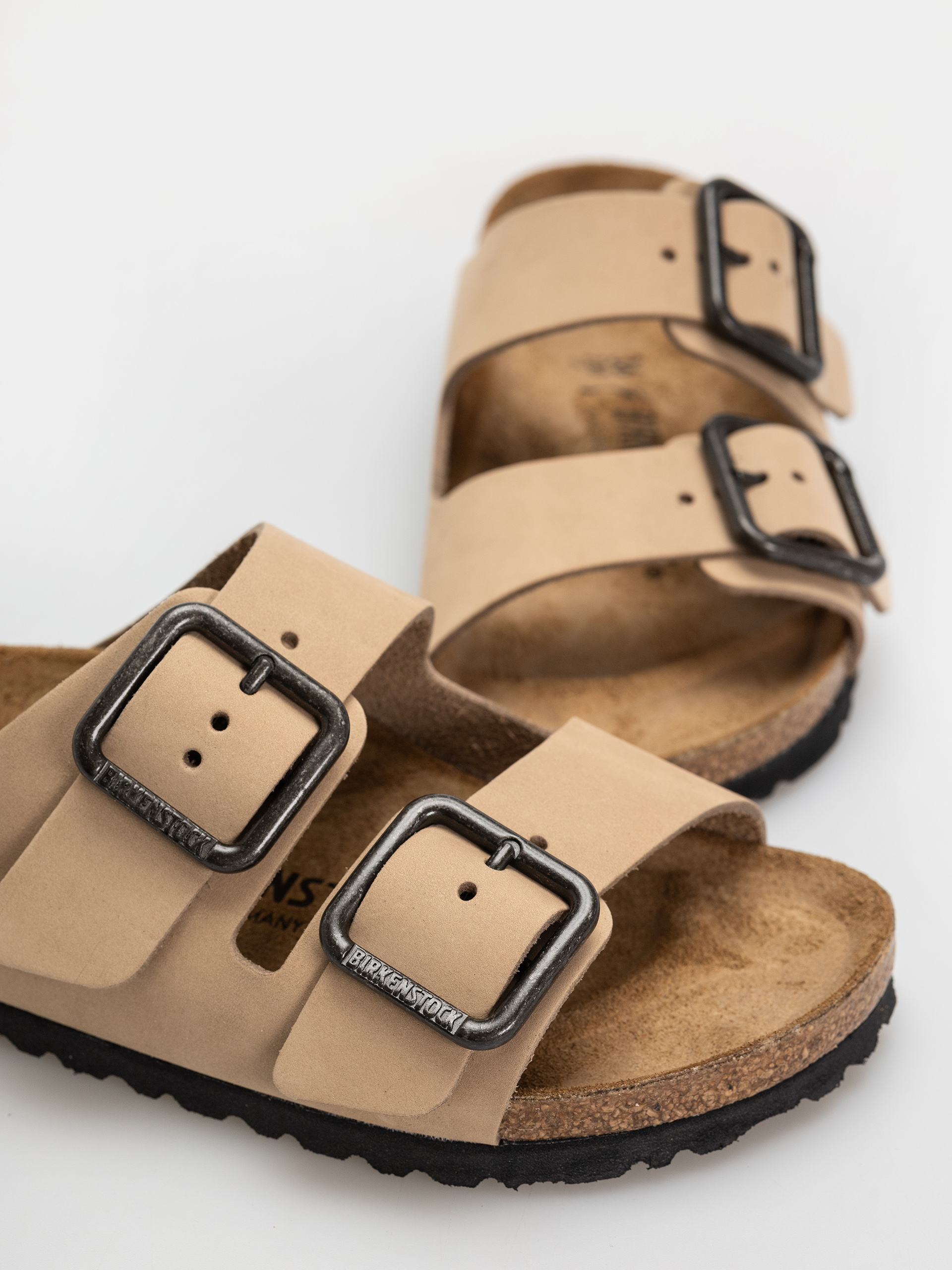 Birkenstock Arizona Wire Buckle Nubuck Leather Narrow Flip-flop papucsok (sandcastle)
