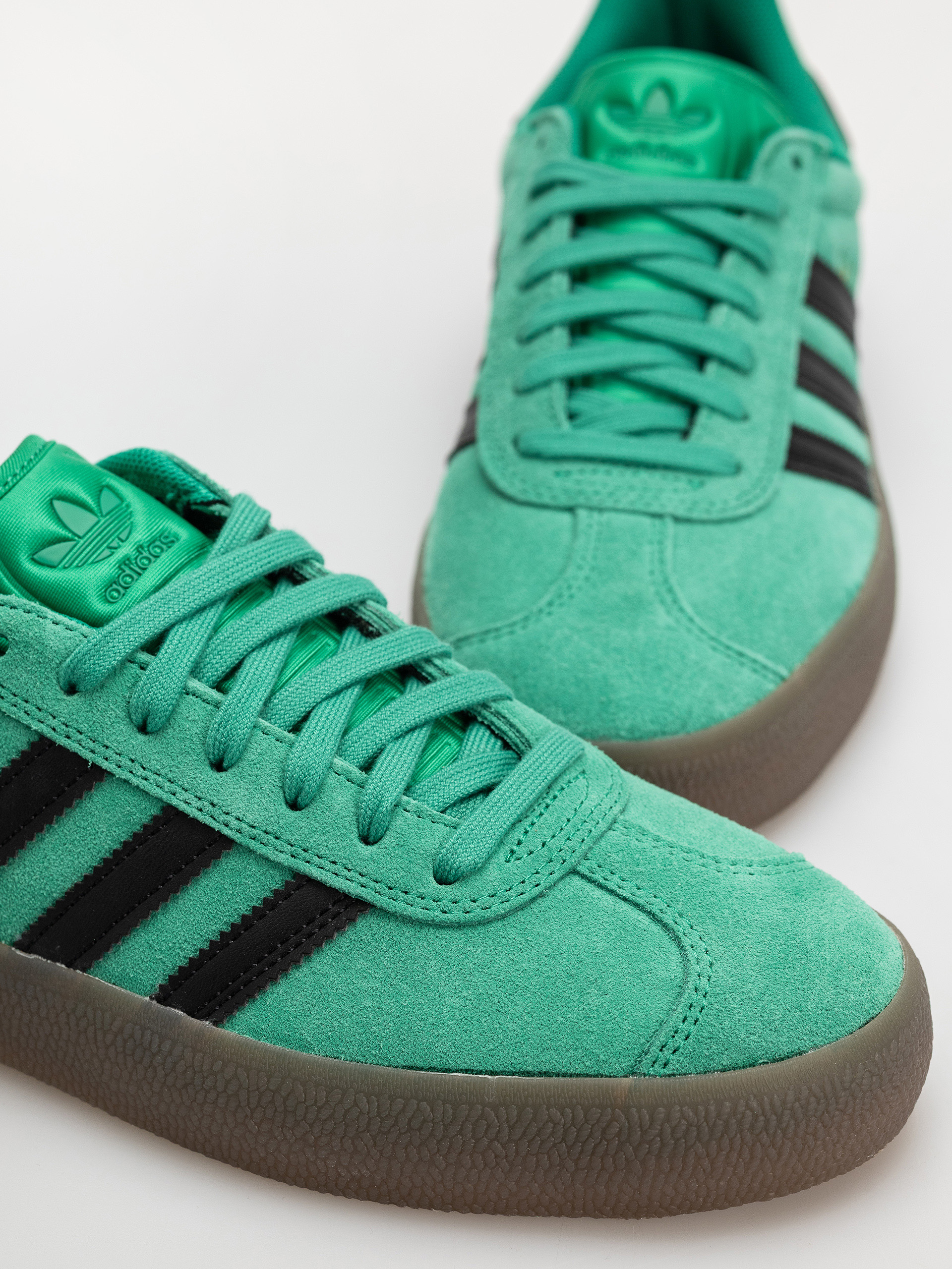 adidas Gazelle Adv Cipők (cougrn/cblack/gum5)