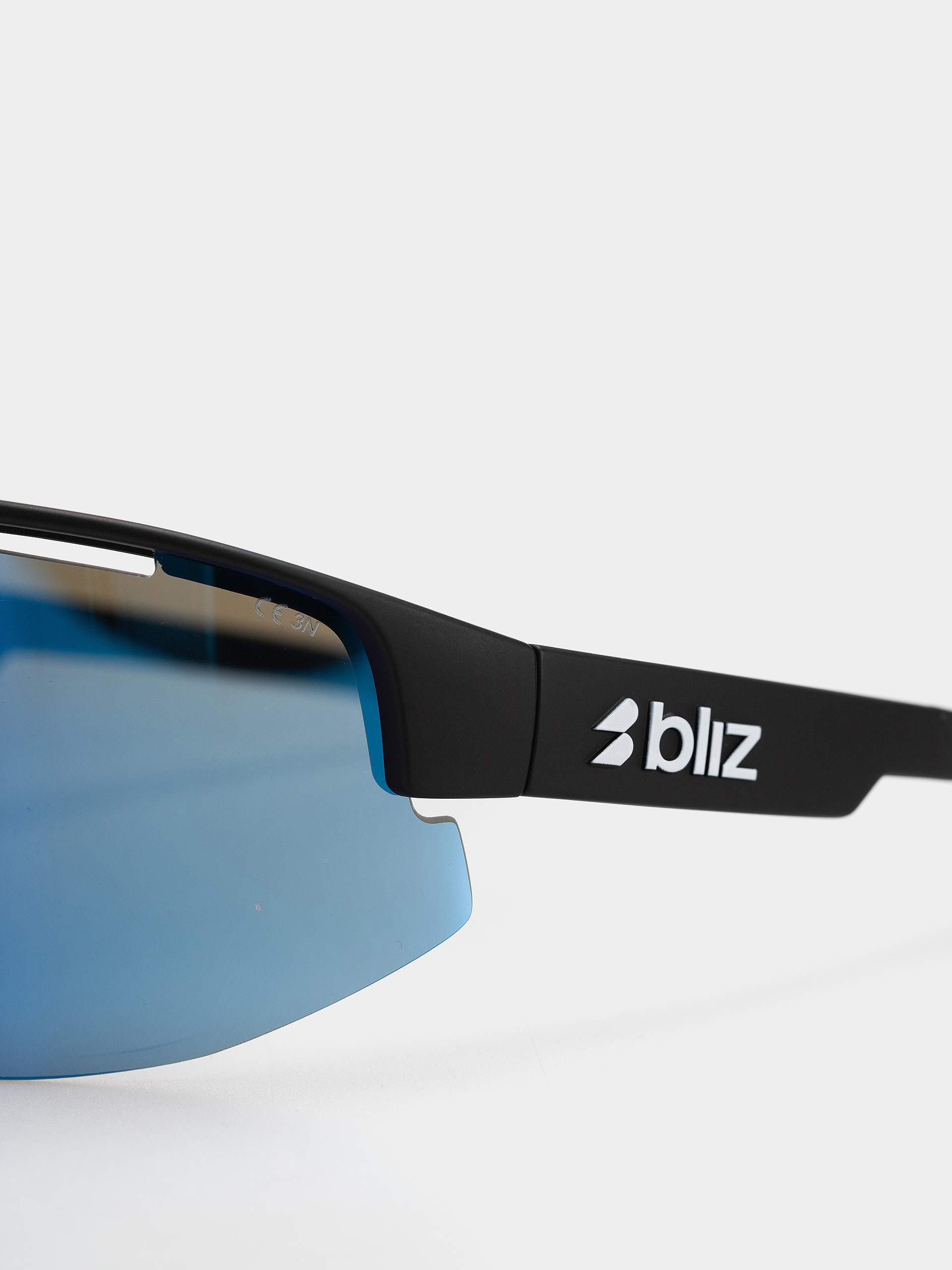Bliz Matrix Napszemüvegek (matte black/smoke w blue multi)