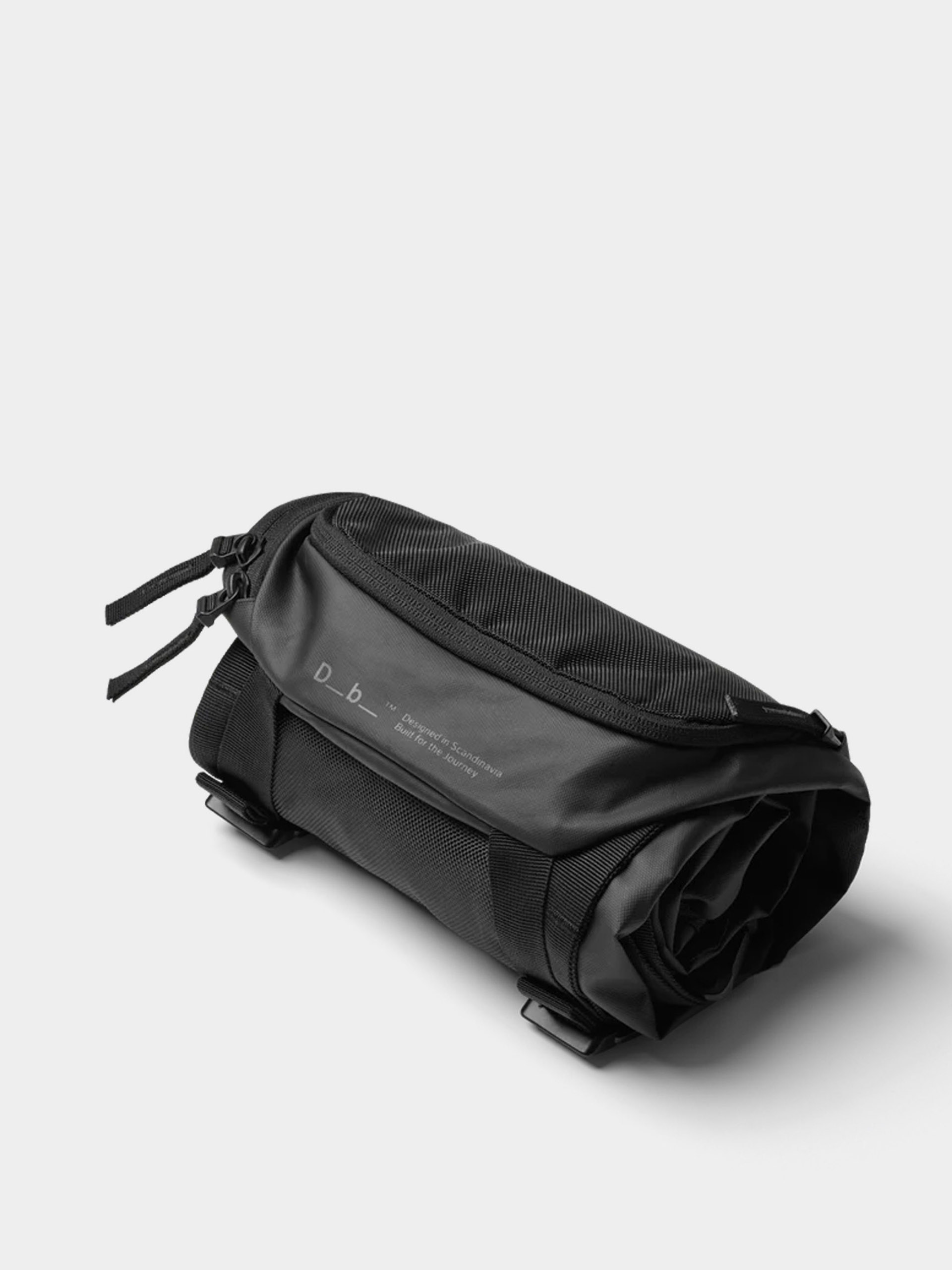 Hátizsák Db Skate Carrier 32L (black out)